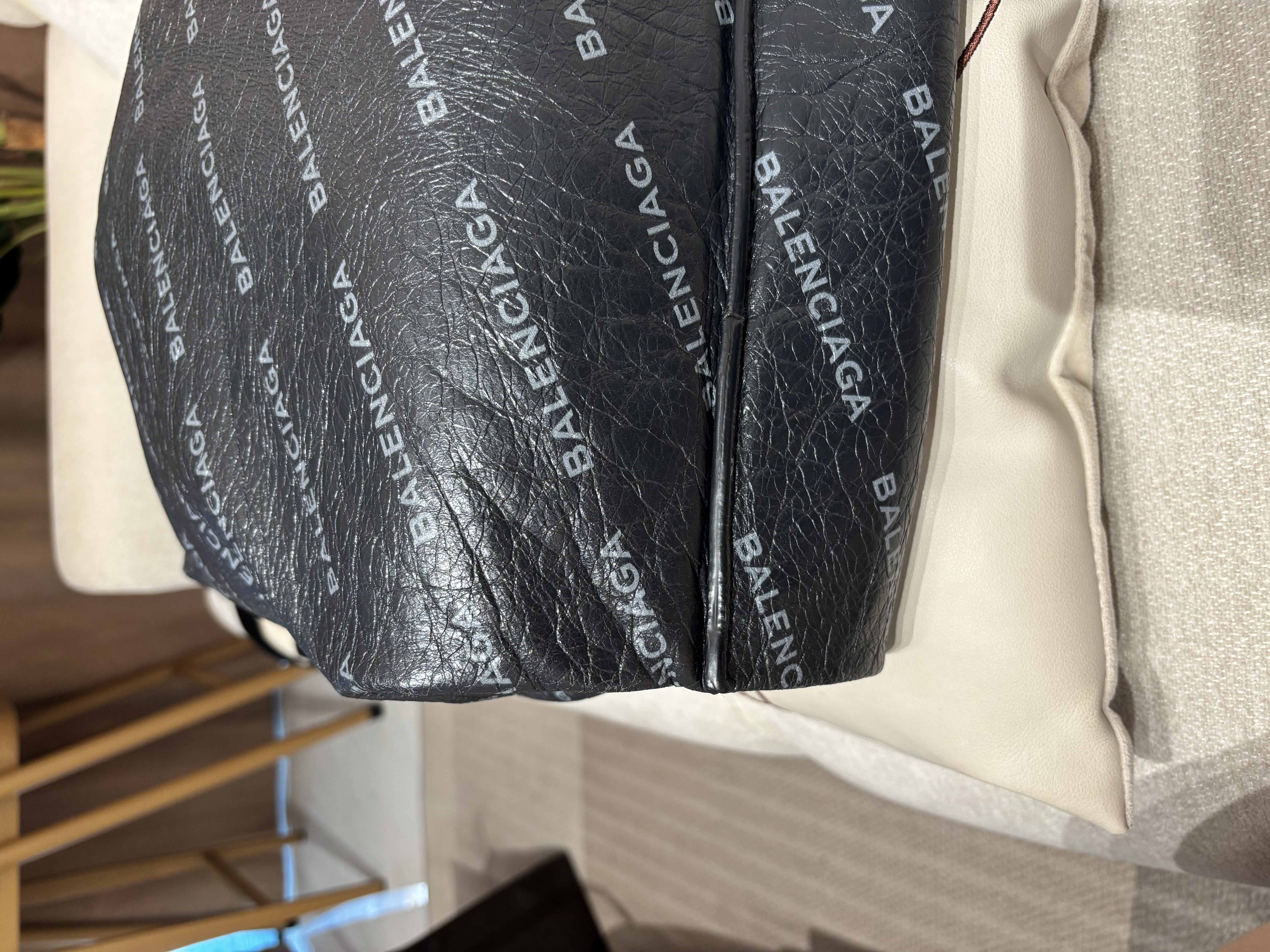 Balenciaga bag 100%Authentic, 95%New ✅pouch