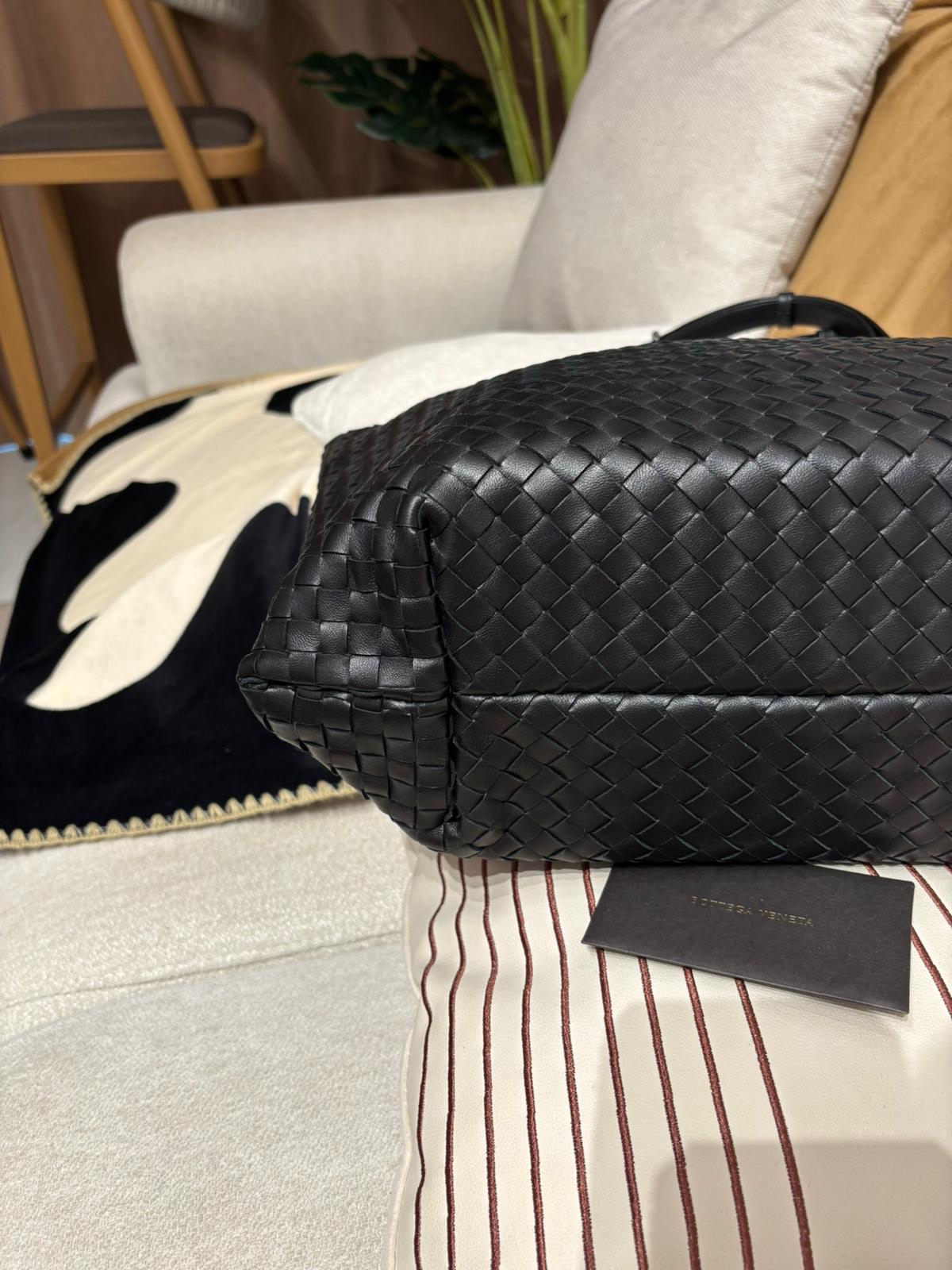 Bottega Veneta shoulder bag BV Black Lambskin Tote Bag 100%Authentic,98%new✅dust bag  