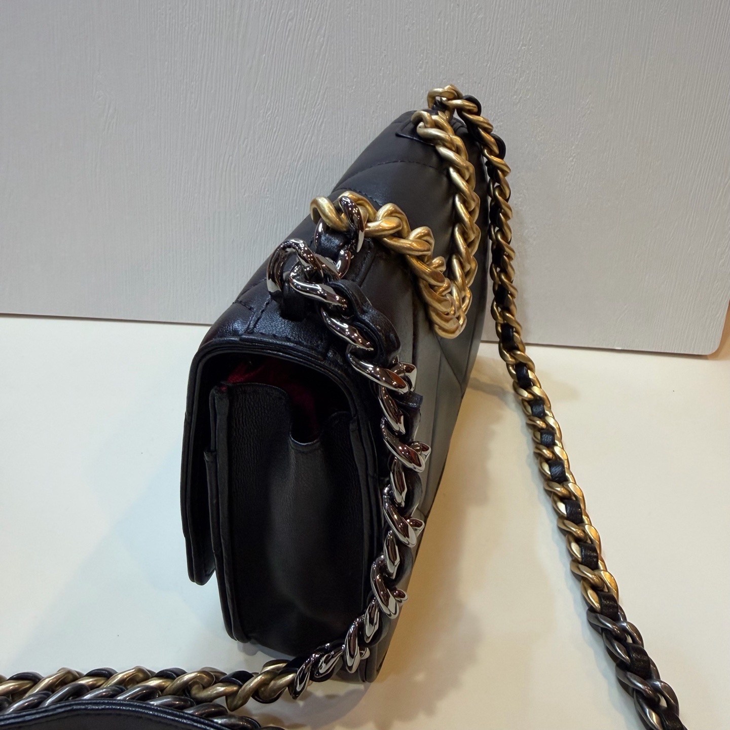 Pre owned chanel woc c19