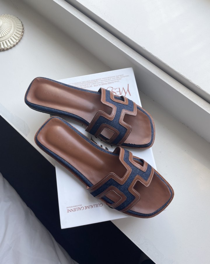 Contrast Hannah Sandals (3 colors)