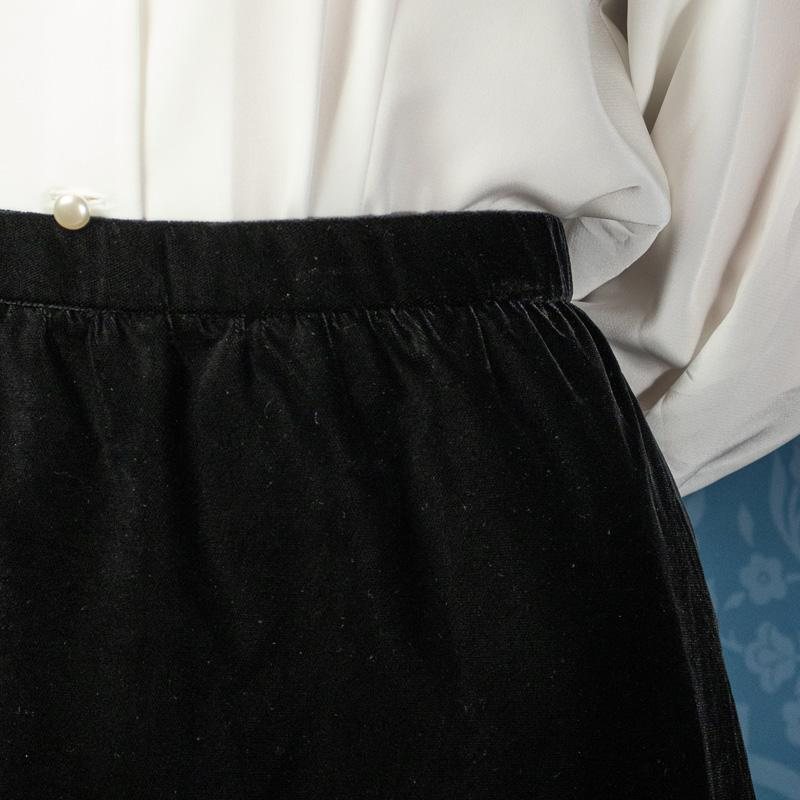 Vintage Japanese Belle Emilia Black Velvet Skirt - Waist 28" (MU039-2)