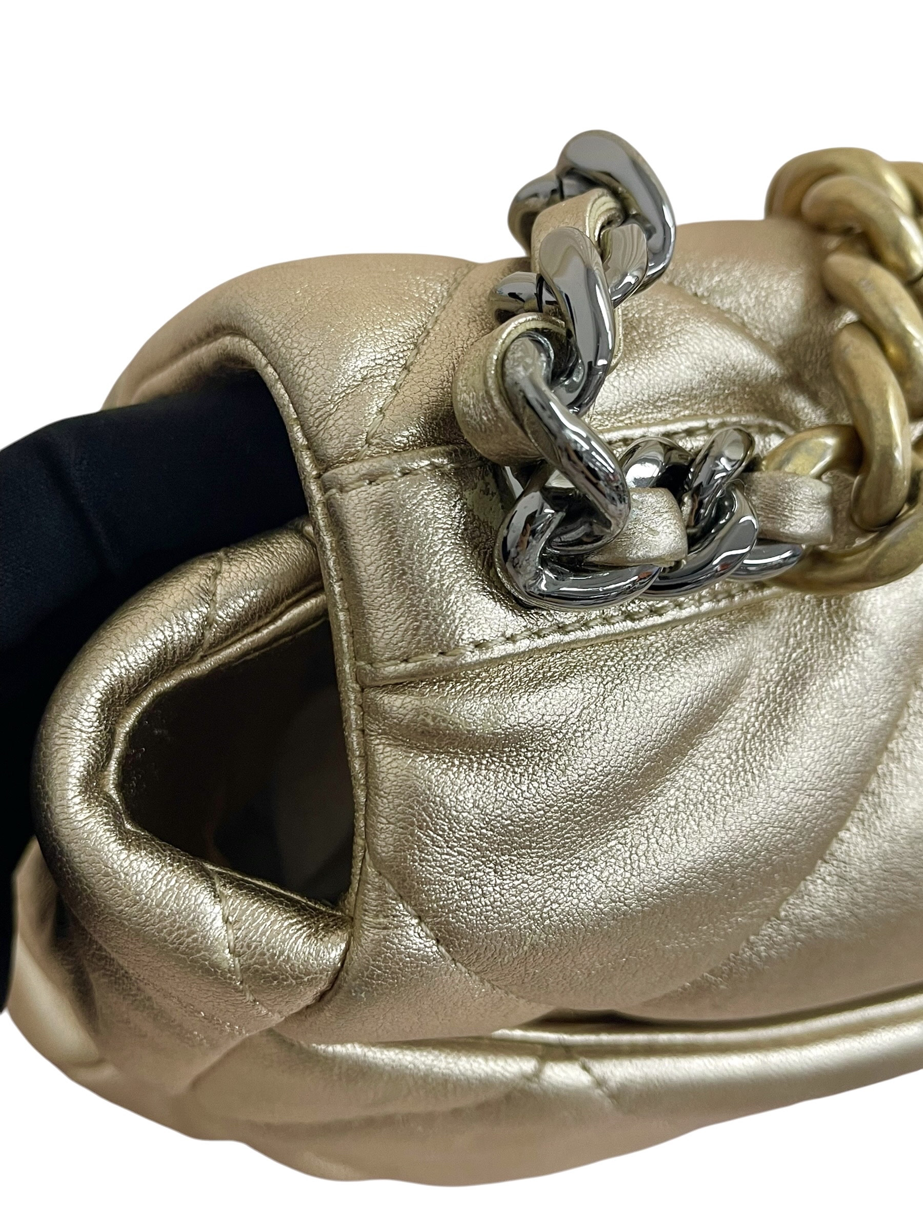 Pre-owned Chanel 19 Flap Bag / Product Code: 062203