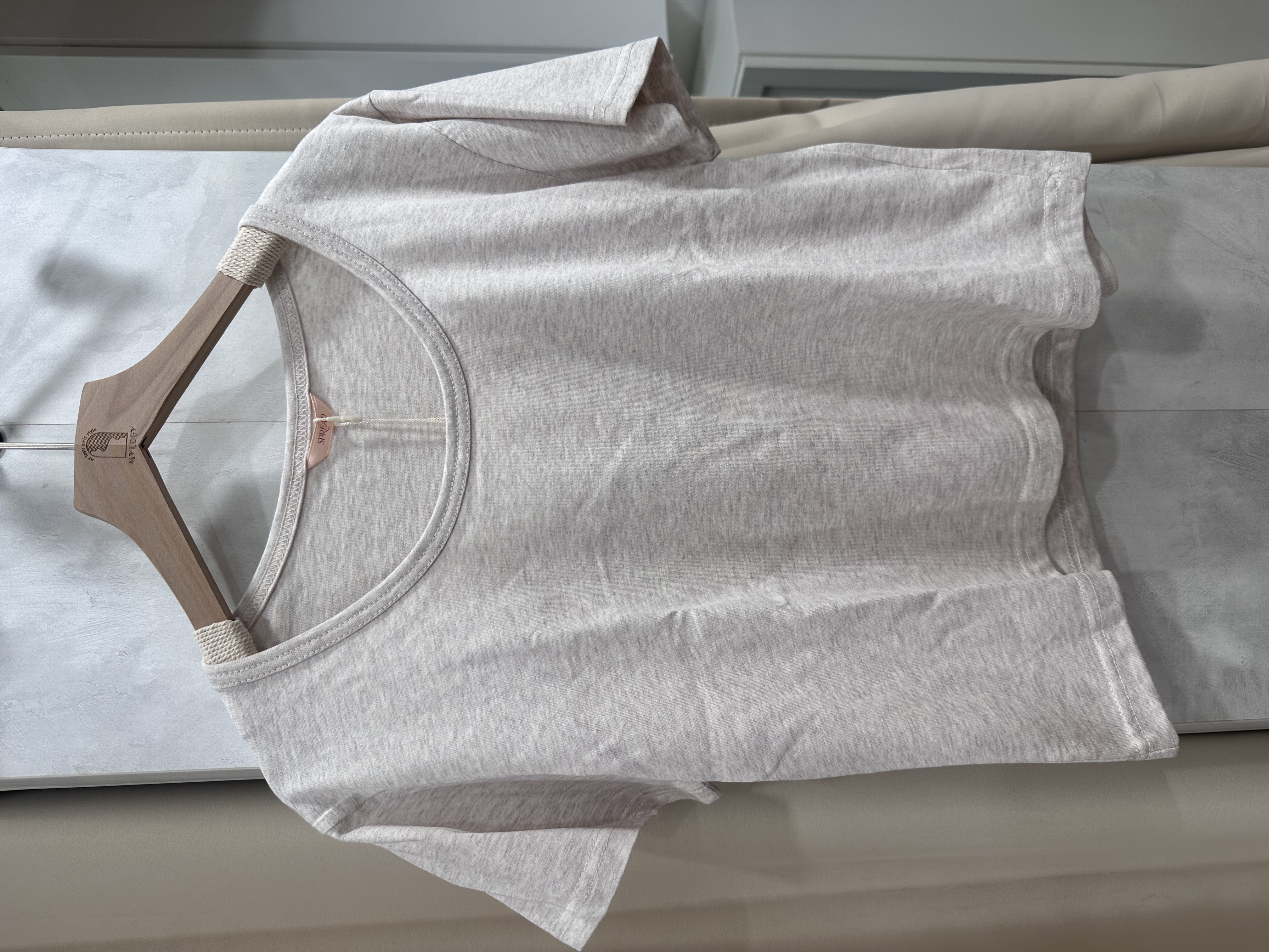 韓製大圓領棉質純色tee SP0005 (B品：正面下擺有污跡)