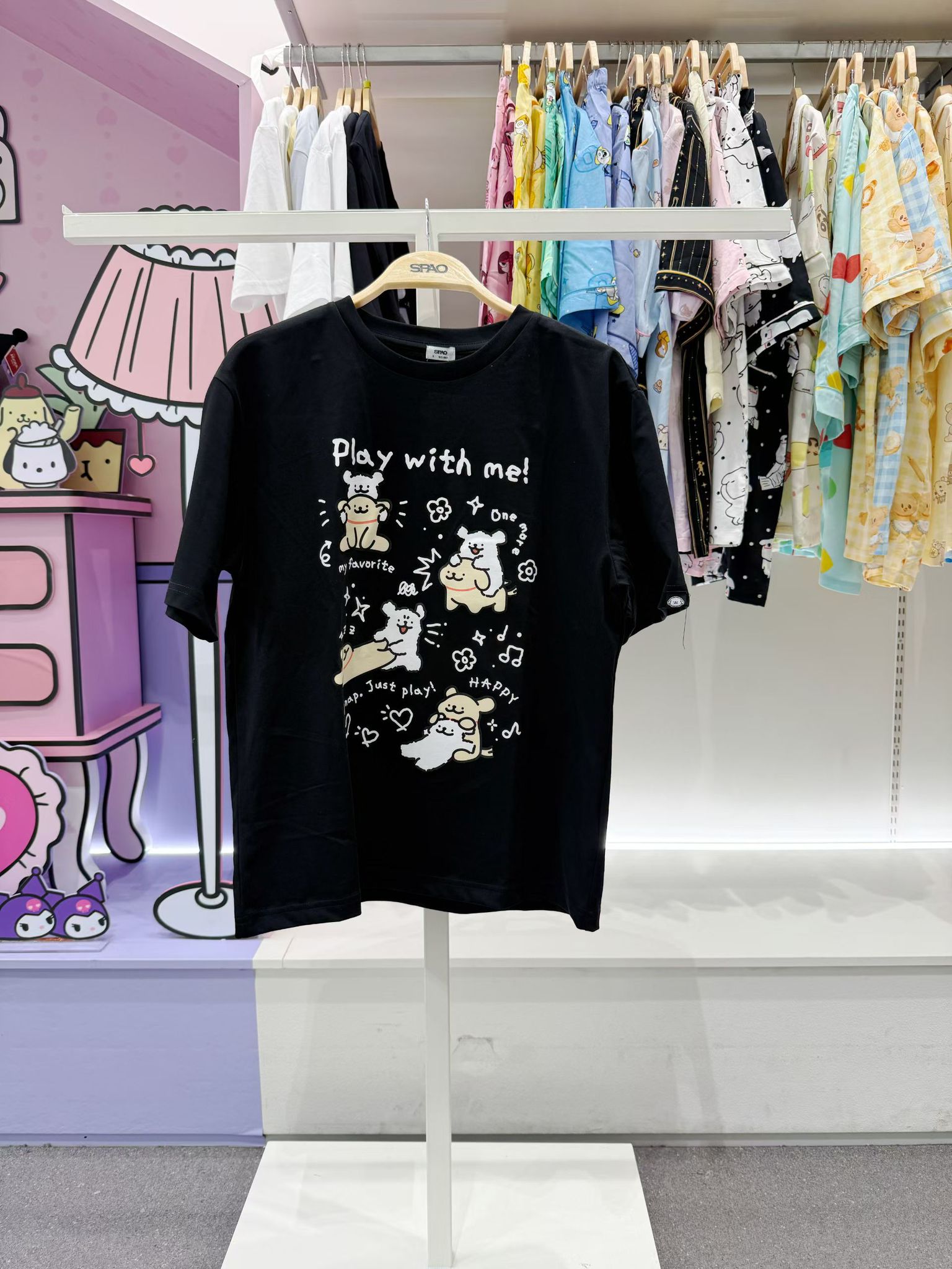 🧸SPAO🧸韓國專門店/免稅店。$138件。多款選擇。SPAO x Sanrio /線條小狗 聯名 新款短䄂Tee😍