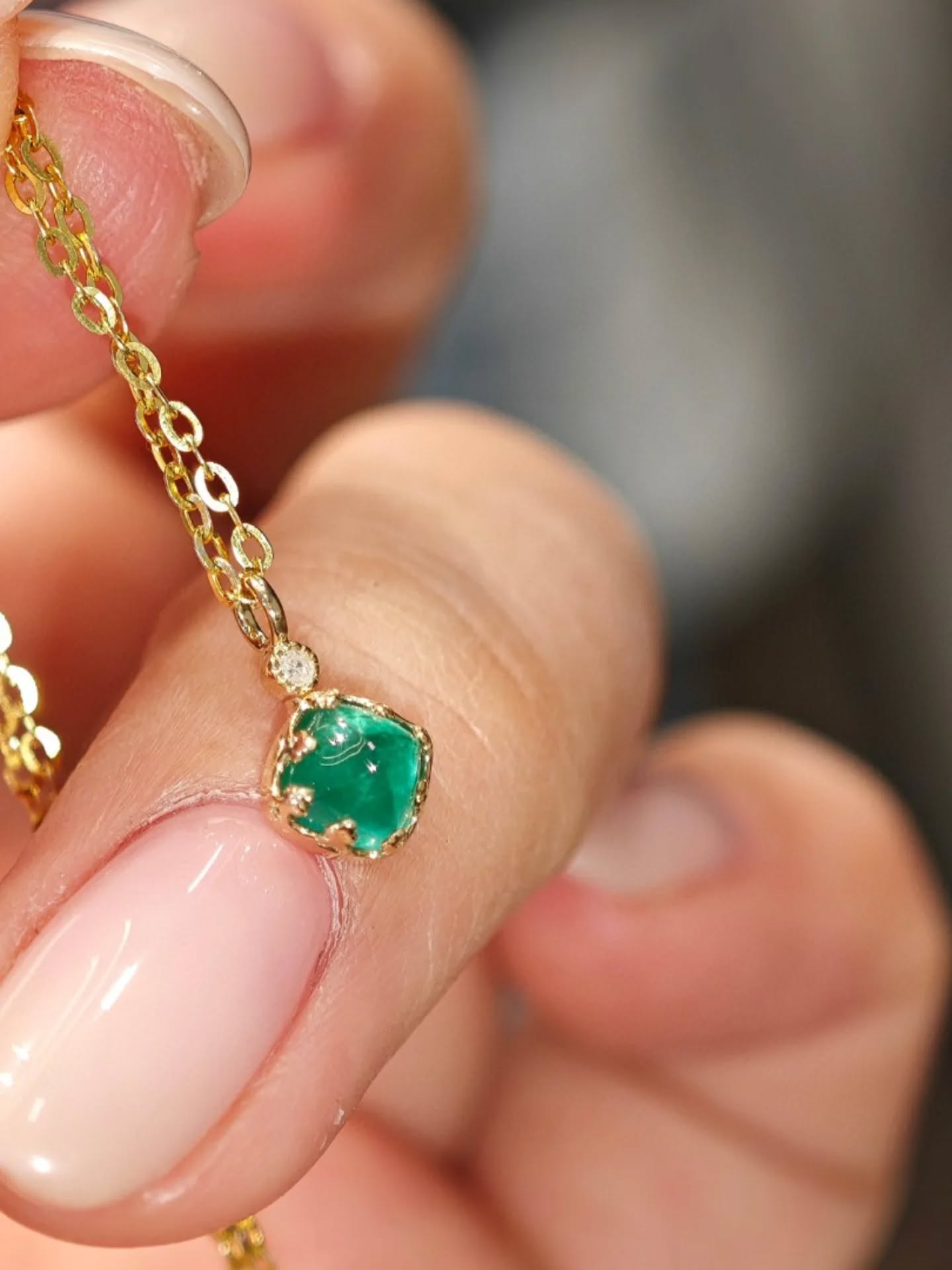 新貨來啦 66分天然祖母綠糖塔吊墜 小糖豆清爽設計 全身18k金鑽石鑲嵌