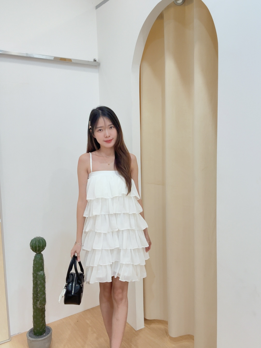 甜美风层层吊带蛋糕连身裙 R3188