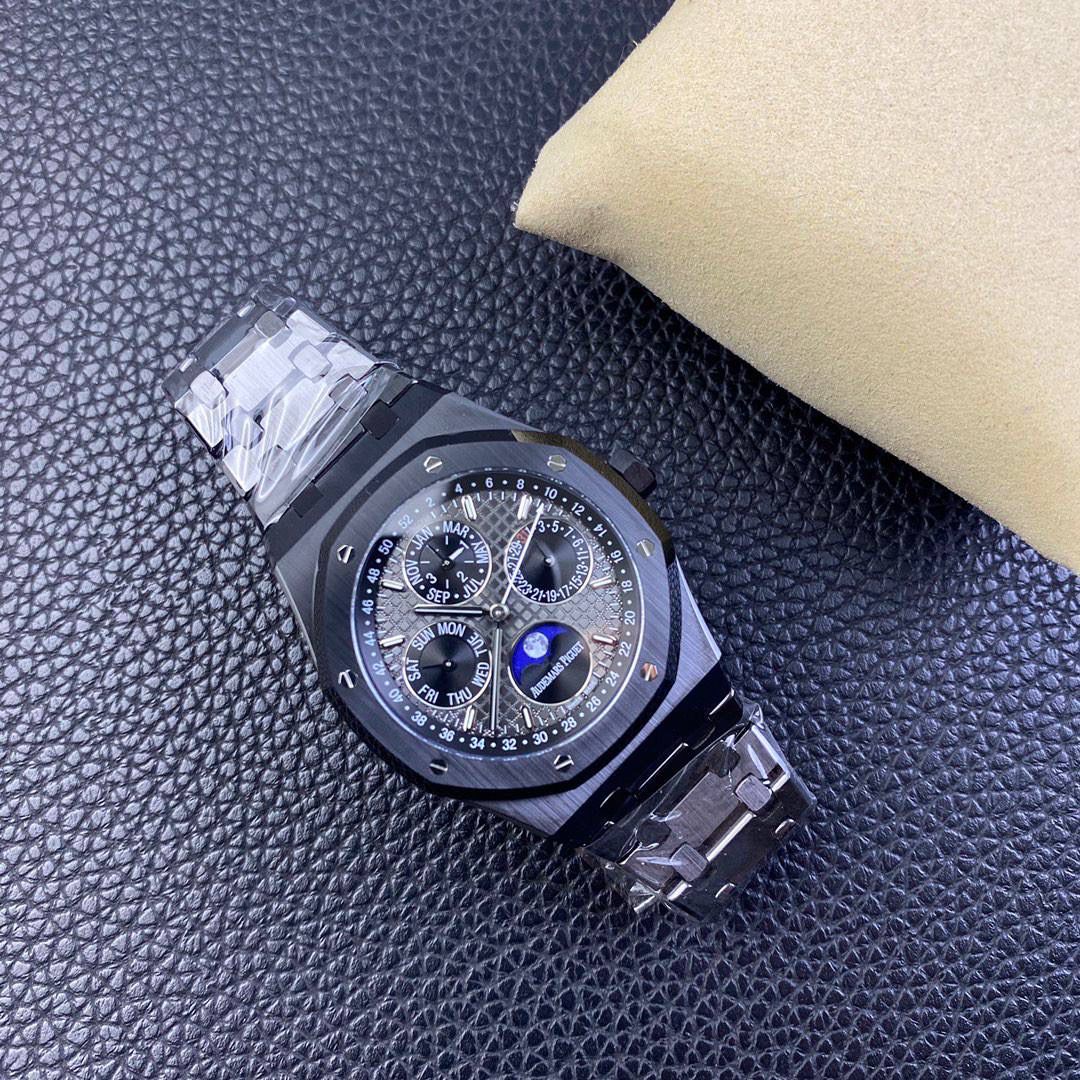 改装正品一致 AP黑陶瓷26579 真月相 一体机5134自动上链机芯， 厚度10.5mm（区别市面普通版本14mm ） 所有功能真实可用，更薄 更像 ！ 增加平闰年开模白针非市面钢针涂改液针 改大秒白针针序可随时针转动 非市面打胶版本陶瓷拉丝深度加工