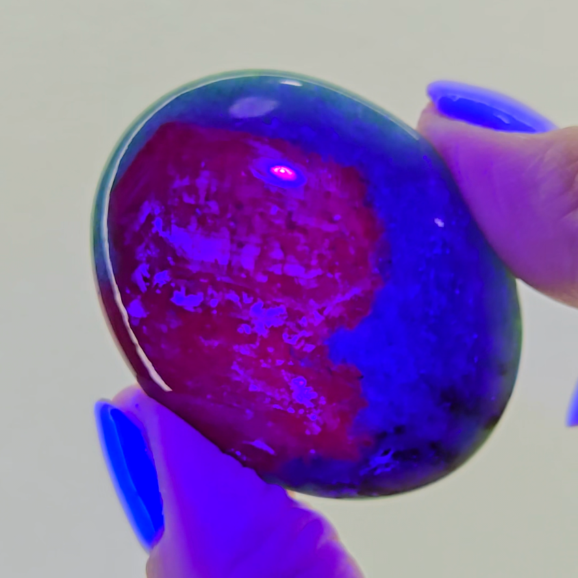 Ruby in zoisite cabochon with strong UV - RBY51