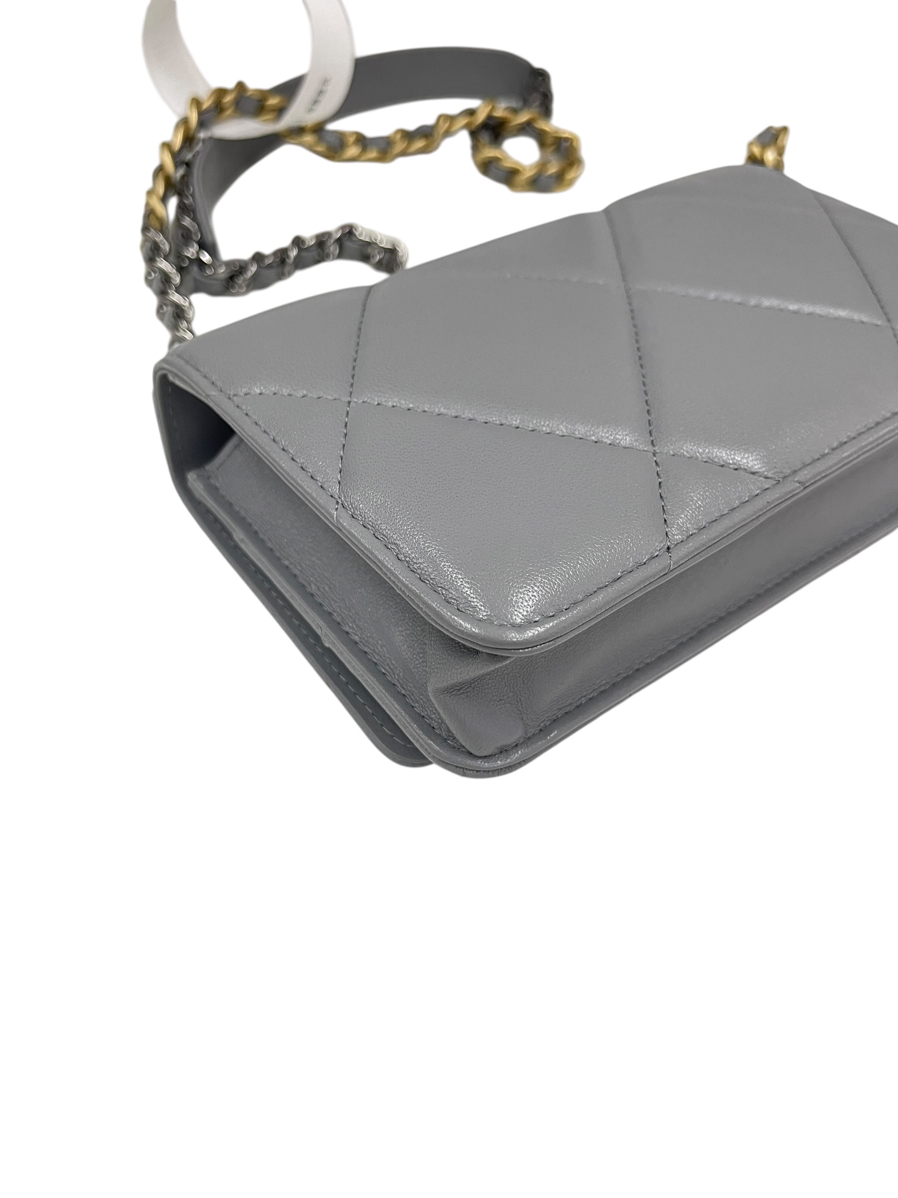 Pre-owned Chanel 19 WOC / Product Code: 071005