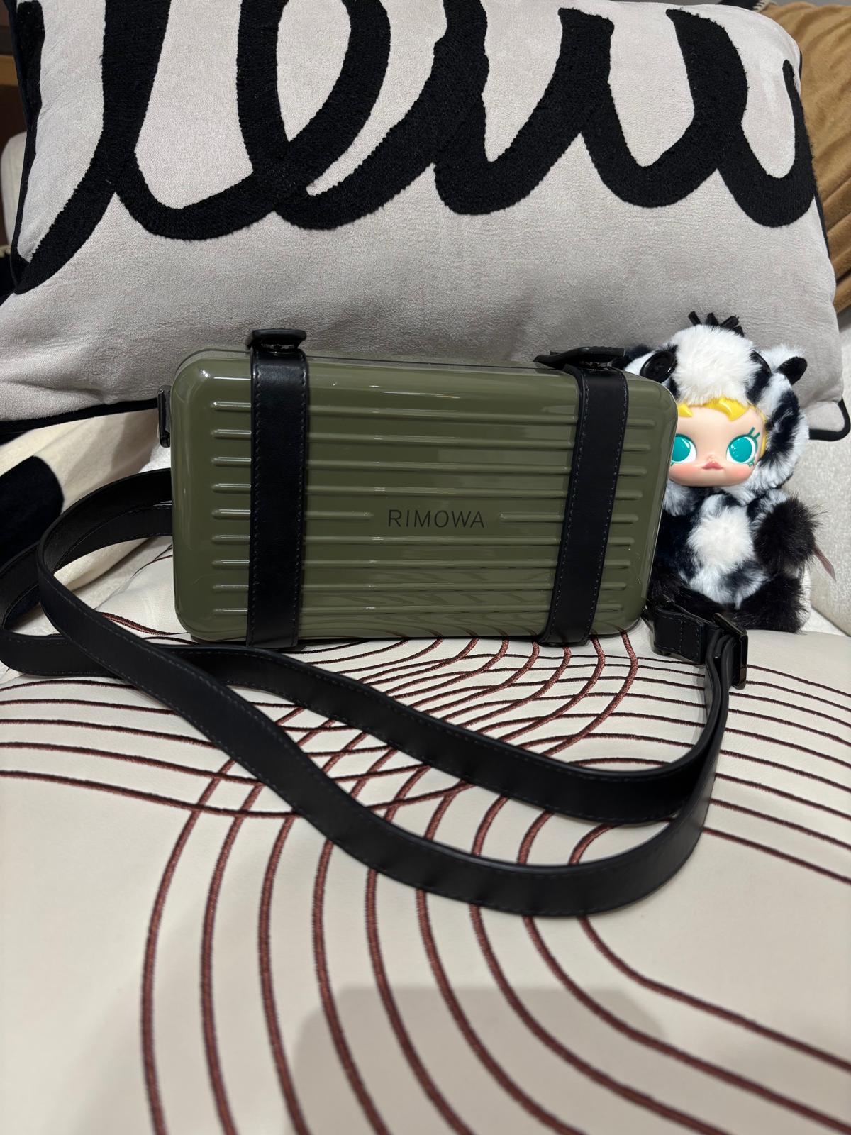 Rimowa Polycarbonate Crossbody Bag 100%Authentic, 95%New ✅Strap