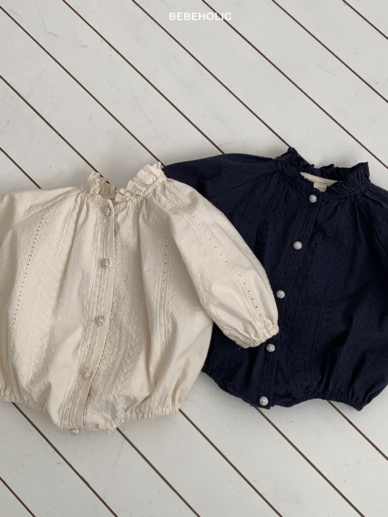 🌸預訂 韓國直送🌸🇰🇷BEBEHOLIC兩色提花刺繡花邊領長袖包屁衣