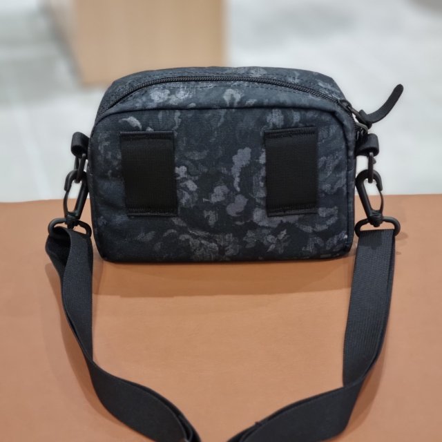 【現貨】GREGORY PADDED SHOULDER POUCH S BLACK TAPESTRY 黑花【現貨36小時內寄出】