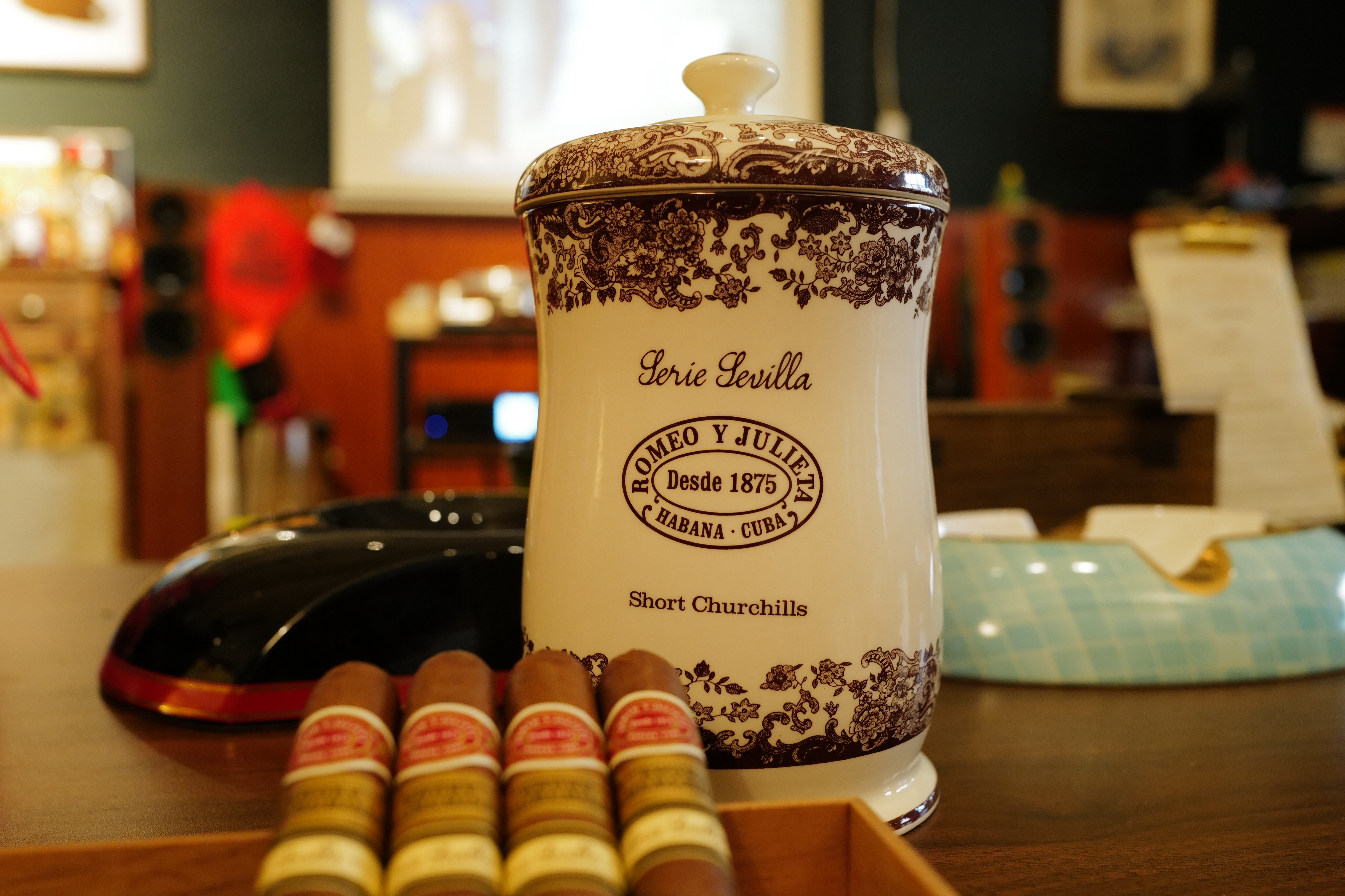 Romeo y Julieta Short Churchill Serie Sevilla Cigar Jar 19s (2012)