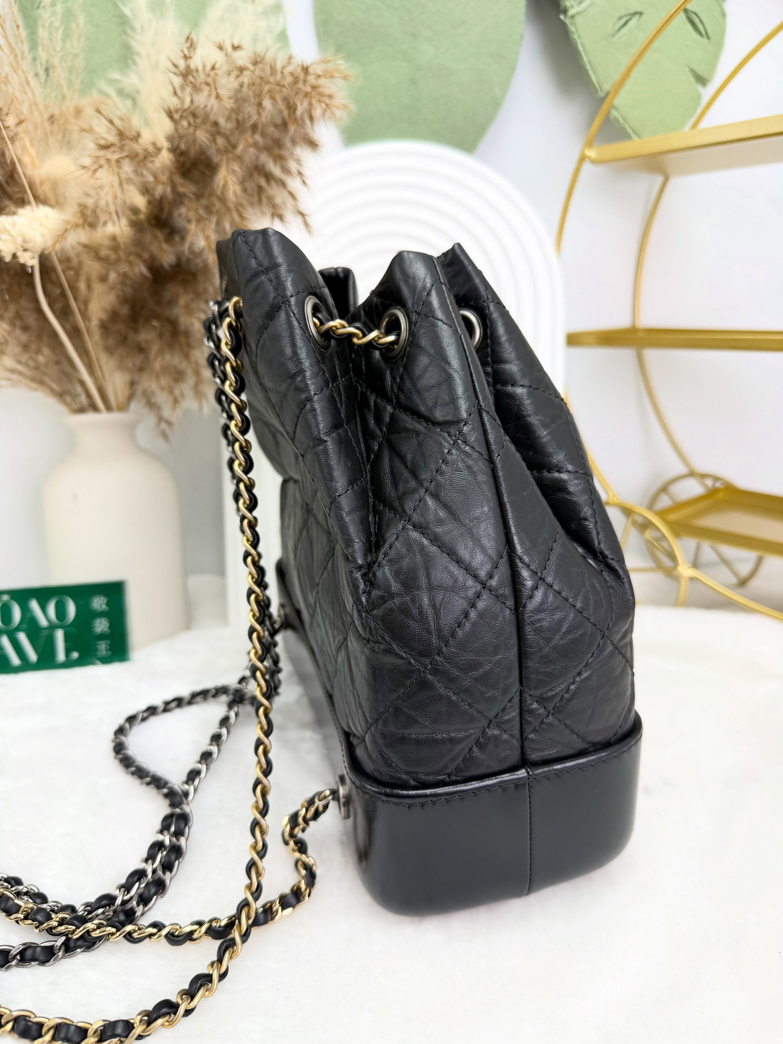 👜 PRE OWNED 💼Gabrielle Small Bucket Bag 黑色 金銀雙色鏈條 有卡有塵袋有盒 29開🖤