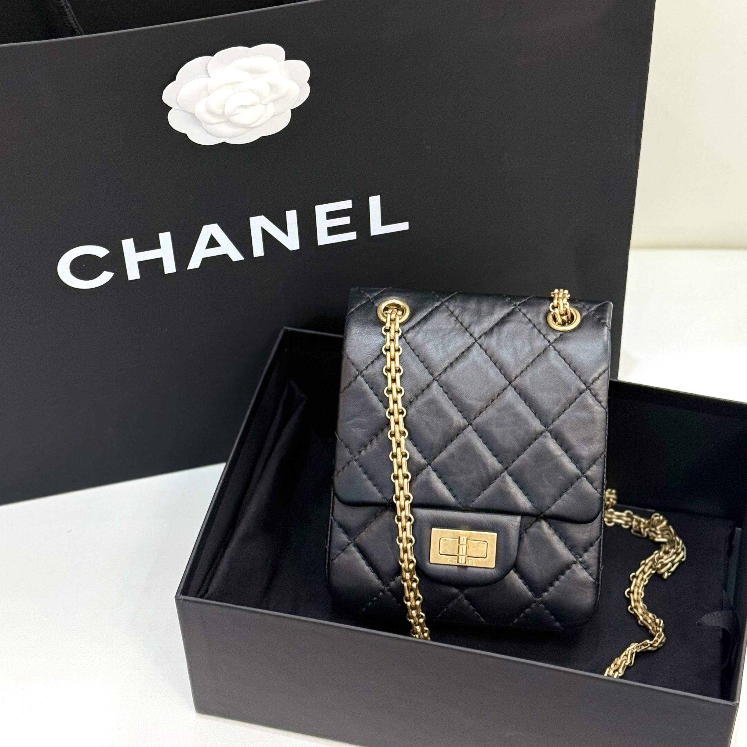 【預訂貨品】鐳射30開👜 Chanel黑金mini 手機包 