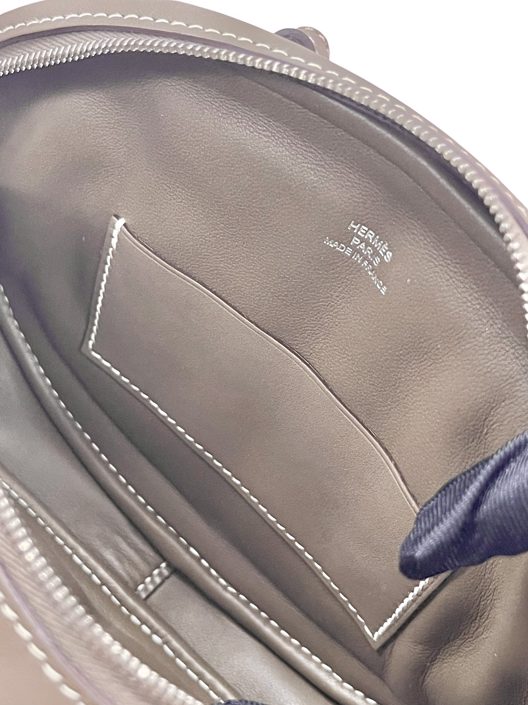 Pre-owned Hermes In The Loop BNANE VEAU Swift Stamp Z / Product Code: 081307
