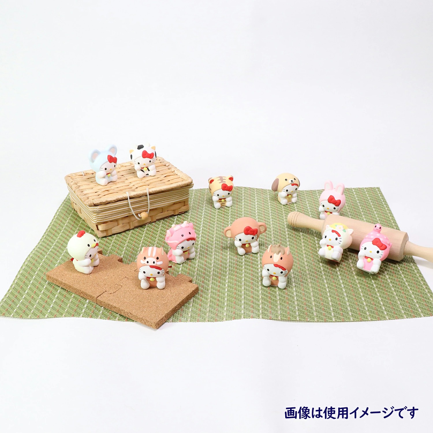 日本製 Sanrio Hello Kitty 生肖陶瓷擺設 (連籤文)