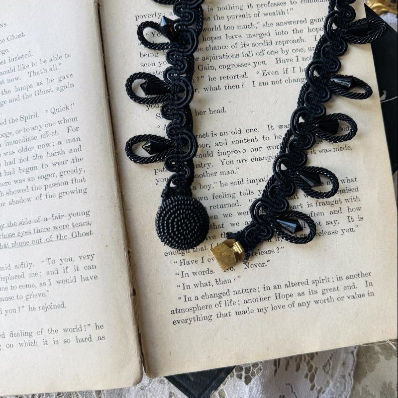 Vintage German Gothic-Inspired Glass Bead Embellished Choker(NZ078)