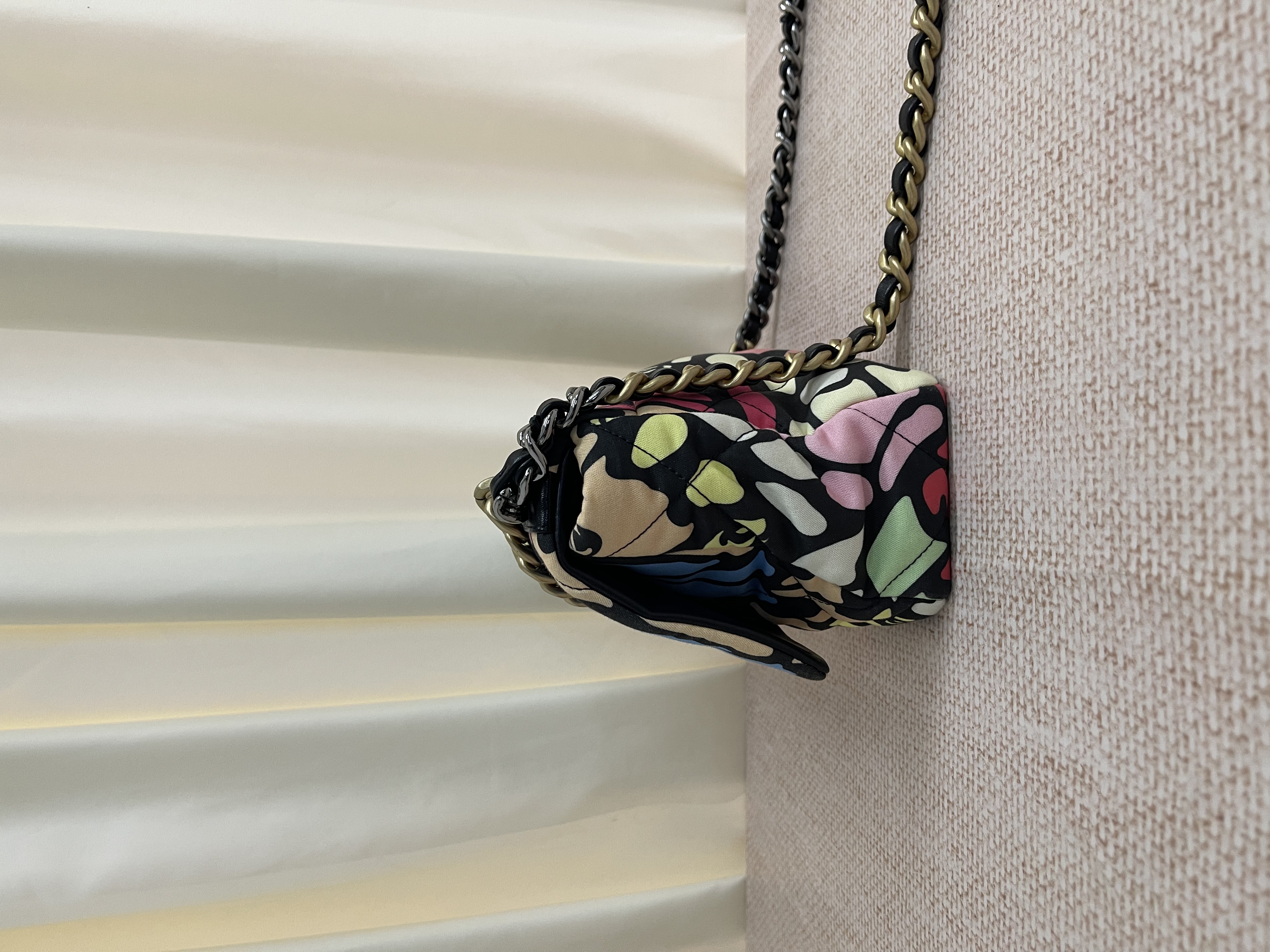 Pre-owned Chanel 19 Bag/ Product Code: 26041513