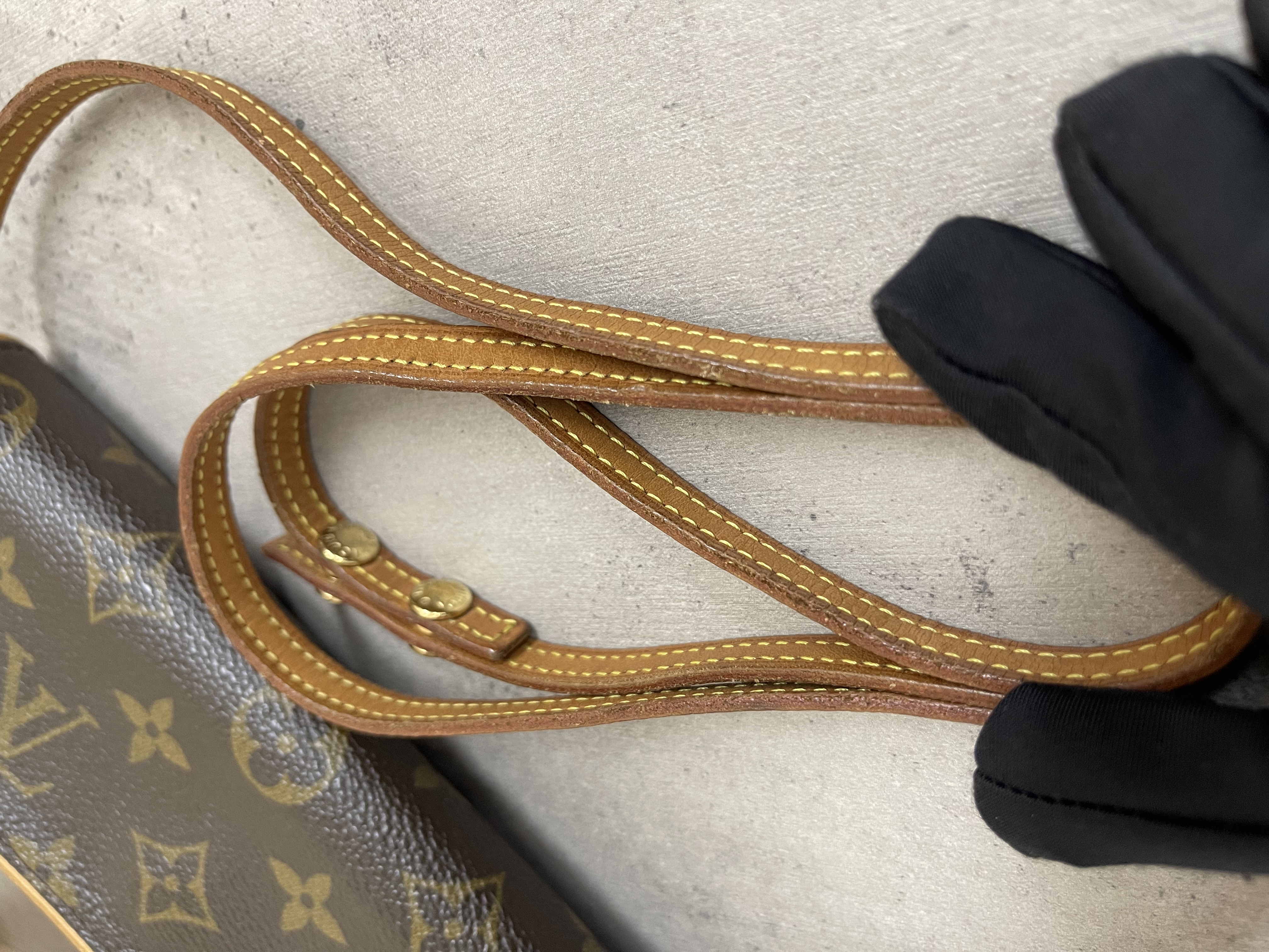 Pre-owned Louis Vuitton Monogram Pochette Twin PM/ Product Code: 26012508