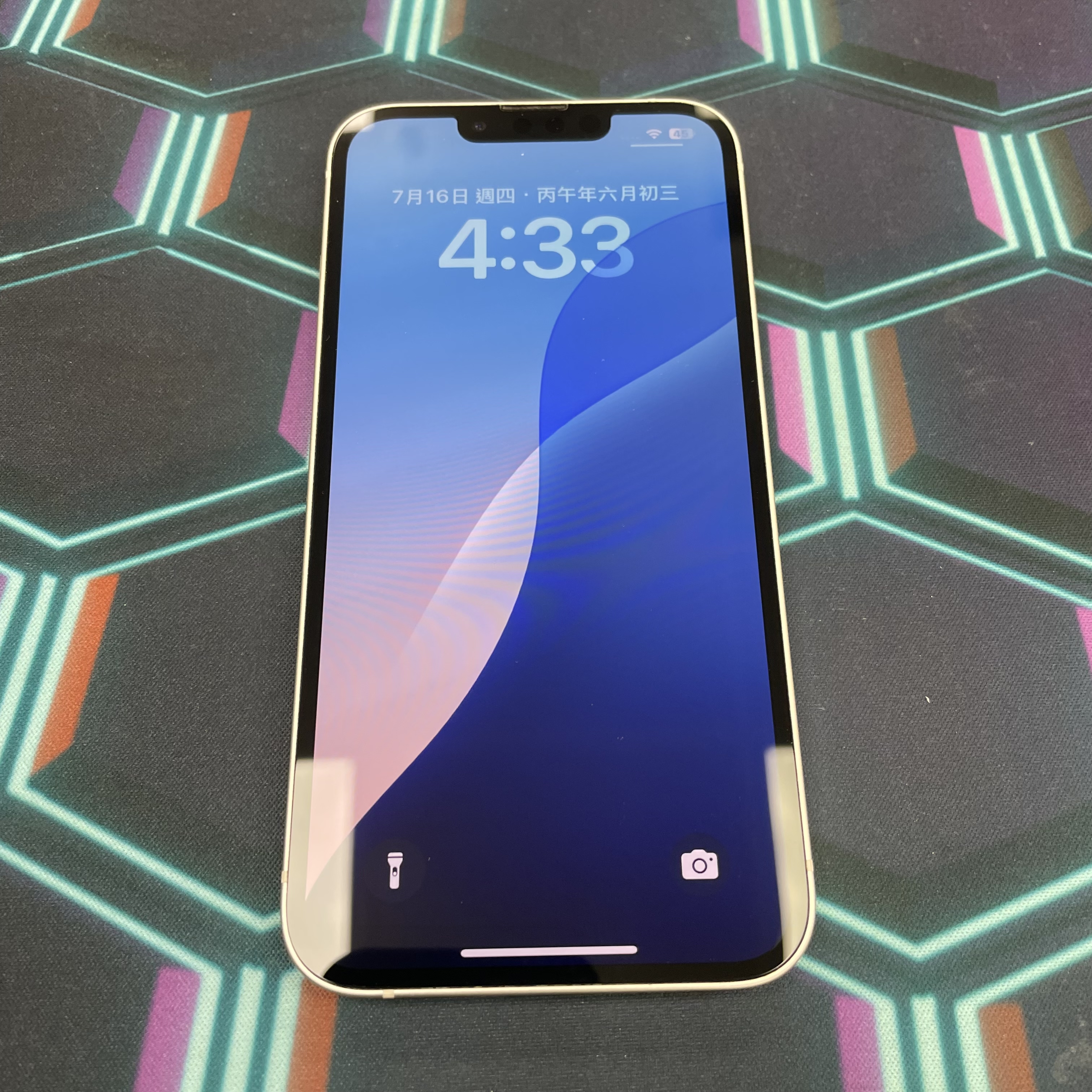 *6990 13 勁靚機 256GB 電79 白色 white