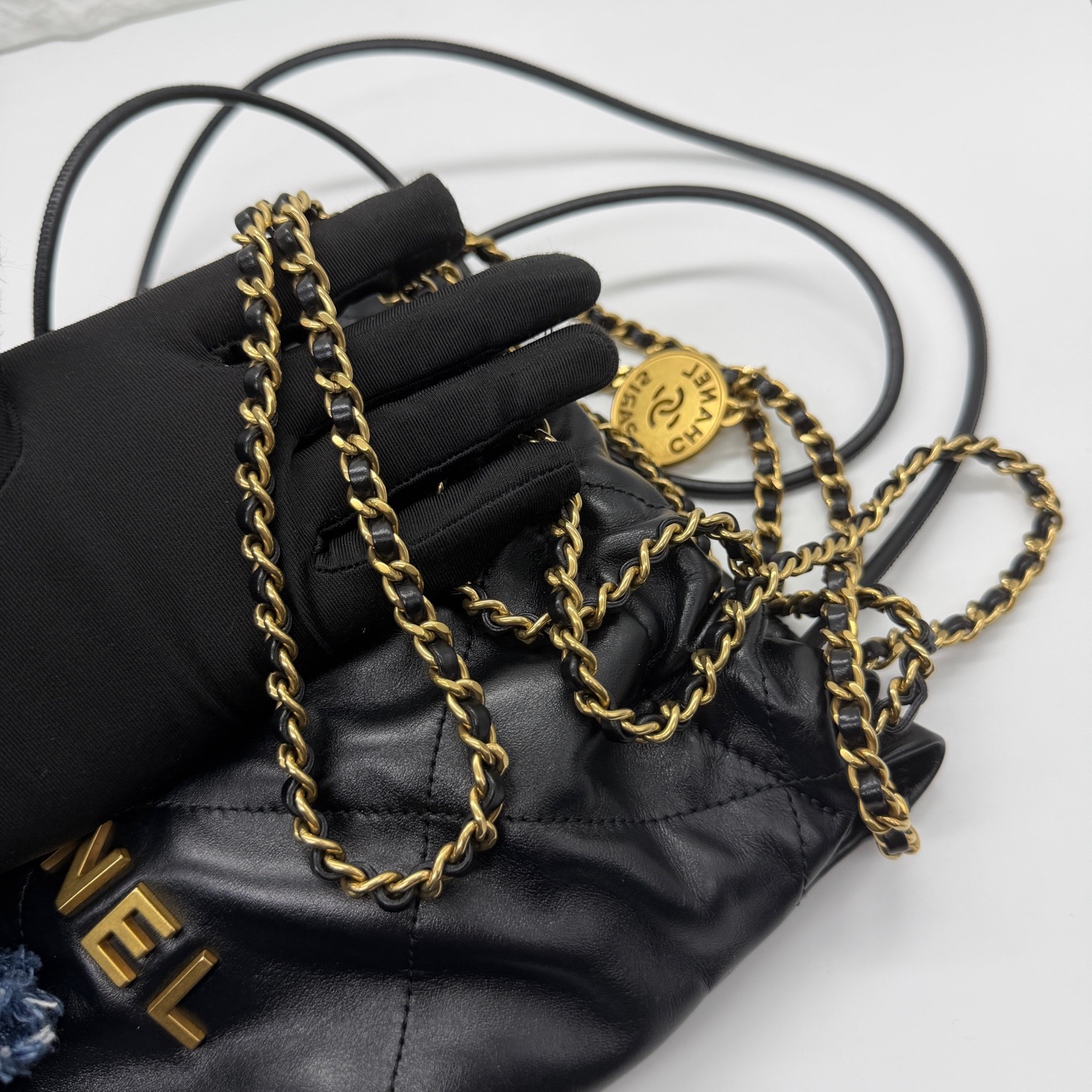 Pre-Owned CHANEL Mini 22Bag / Product Code : 26040806