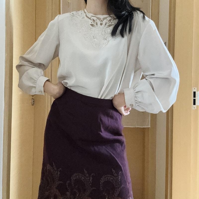 Vintage Japanese New Old Stock Embroidered Neckline Beige Blouse (MT1840)