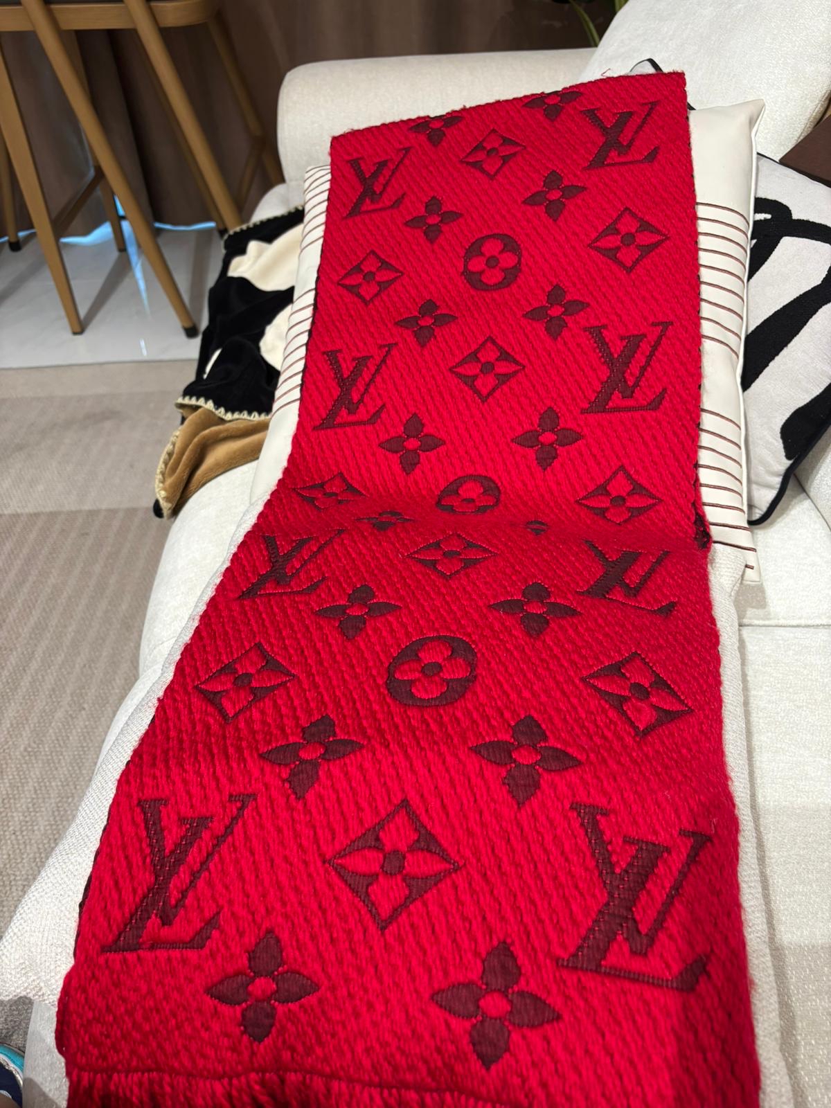 Lv scarf 羊毛頸巾 100%Authentic ,98%new ✅盒