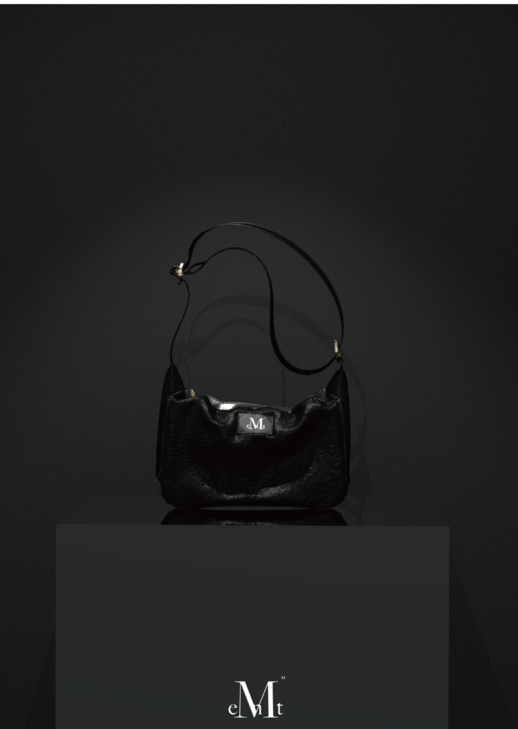 韓國直送限時特價優惠中 MUCENT MERIN GOLD LINE LEATHER SHOULDER BAG - 2 Color