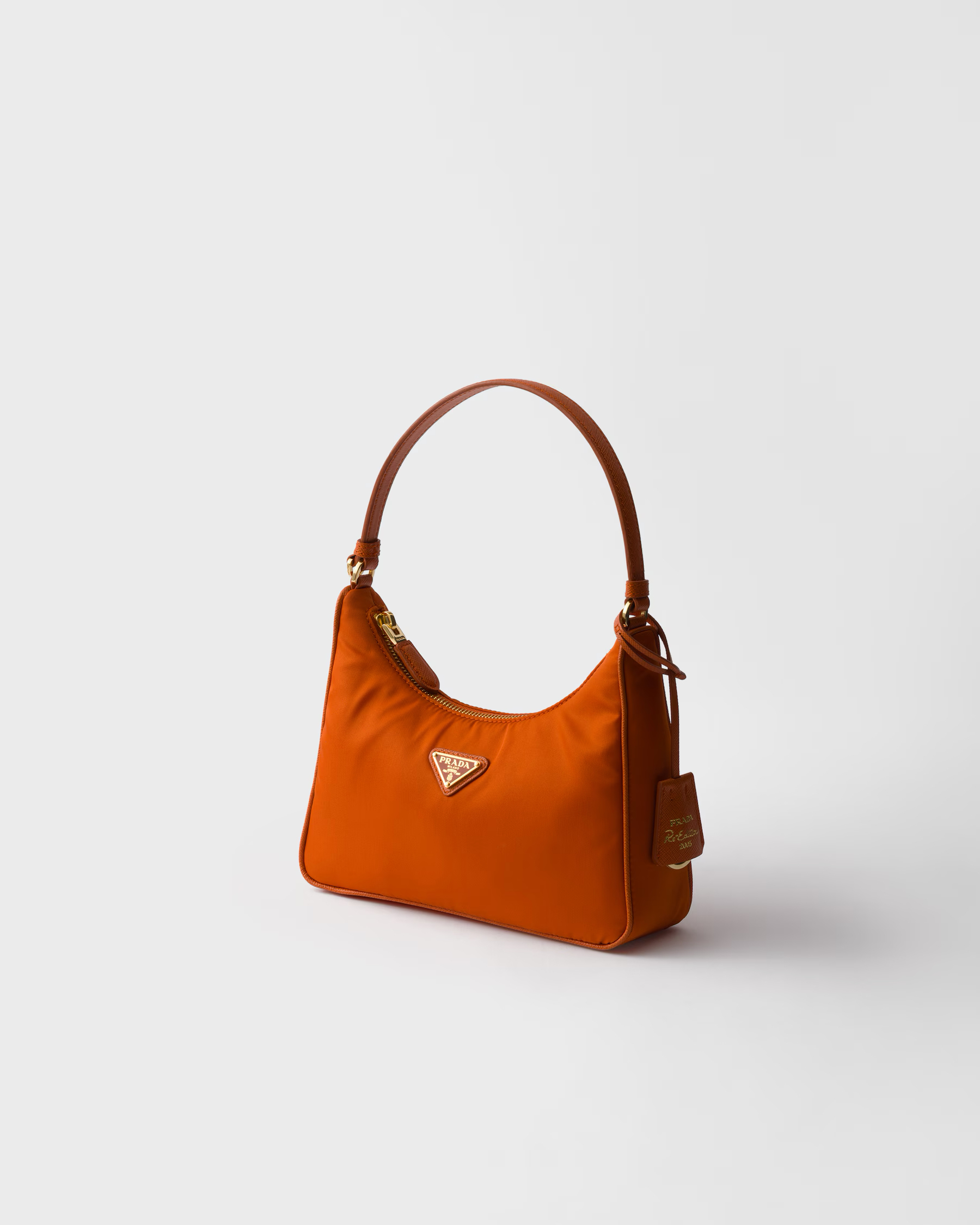 限時優惠✨訂貨🍒Prada Re-Edition 2005 Mini Bag Size 18x22x6.5cm(皮質肩帶) Color : Papaya