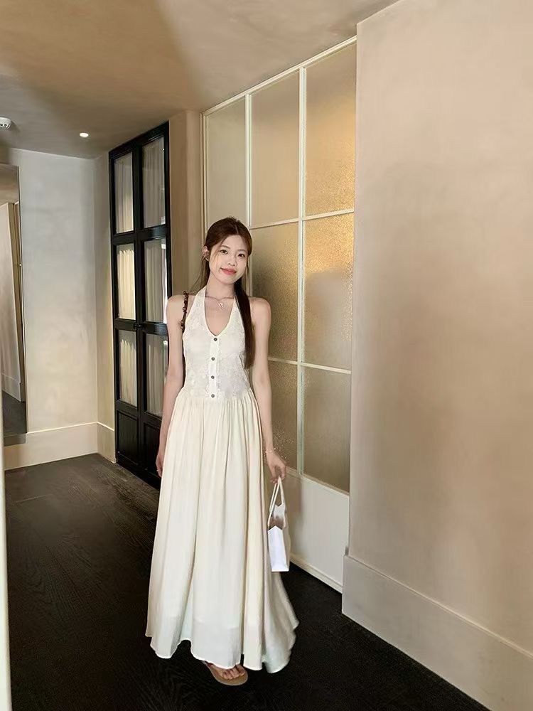 1747 French Beige Midi Dress Freesize 法式温柔杏色挂脖裙