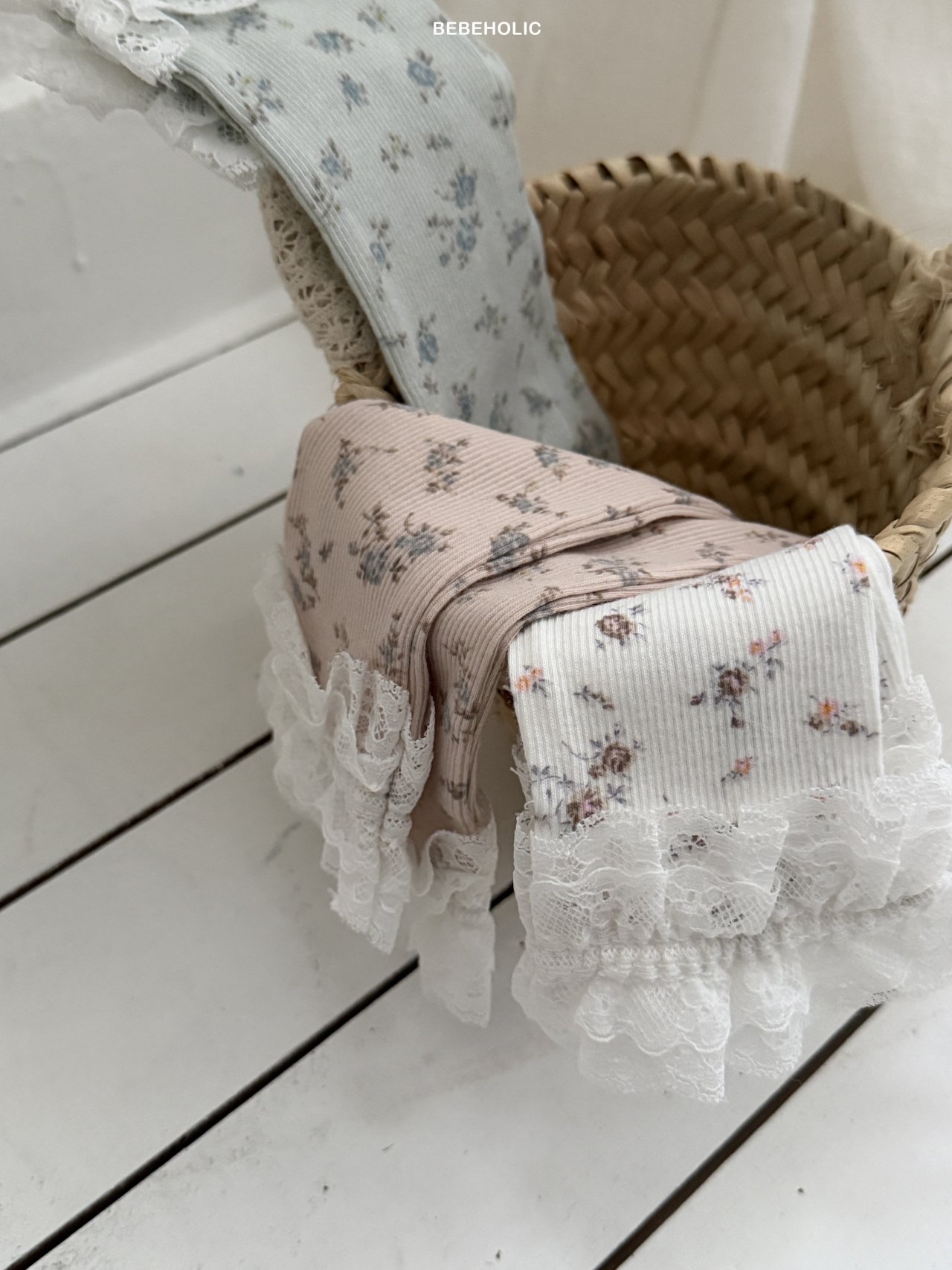 🌸預訂 韓國直送🌸🇰🇷BEBEHOLIC三色蕾絲碎花膝襪