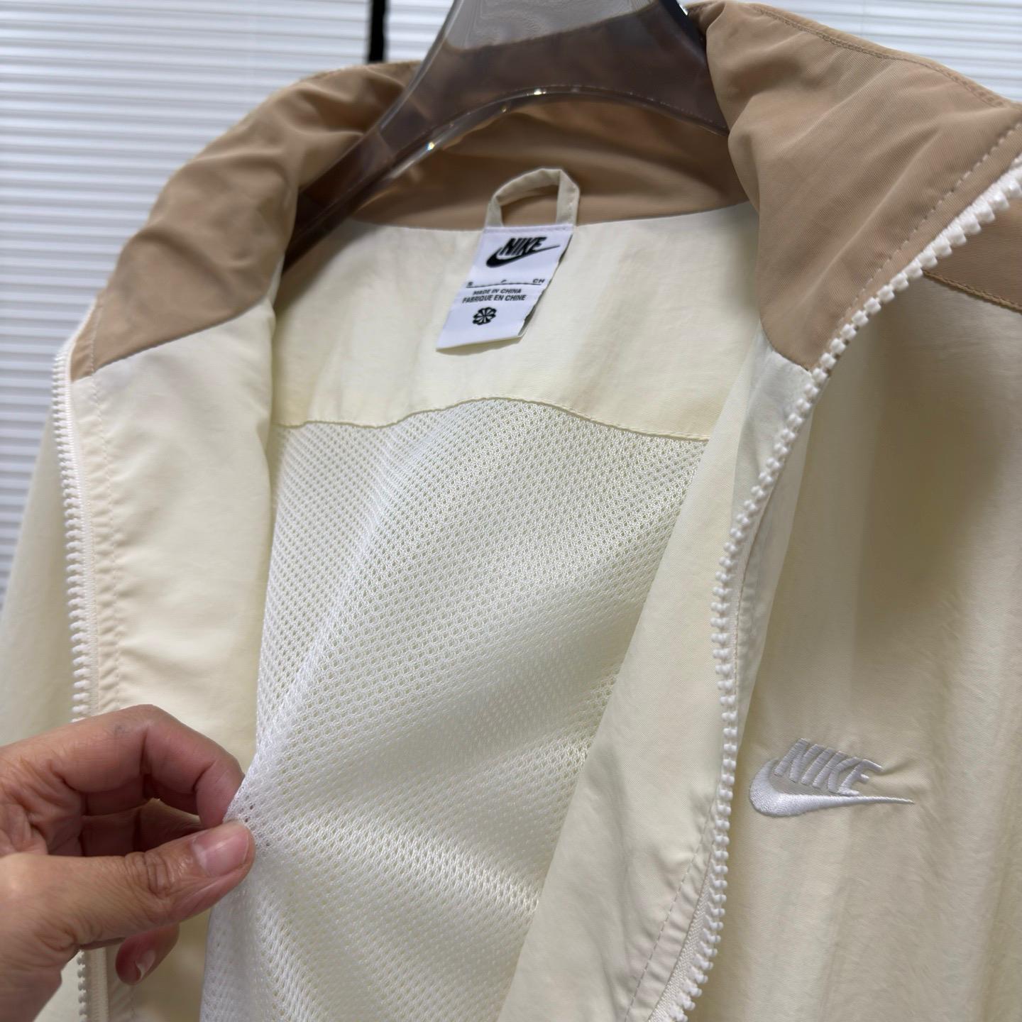 $125件,Nike Lab拼色風衣