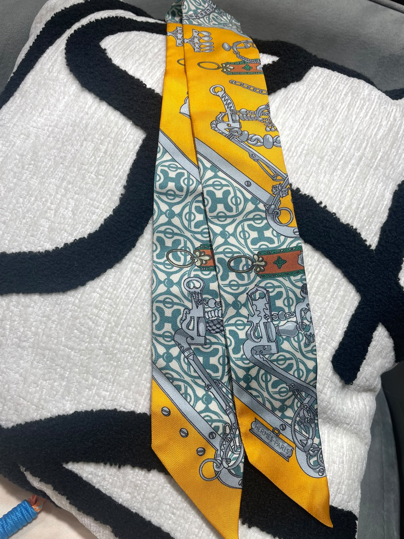 Hermes Twilly 100%silk 100%Authentic, 99%New unused