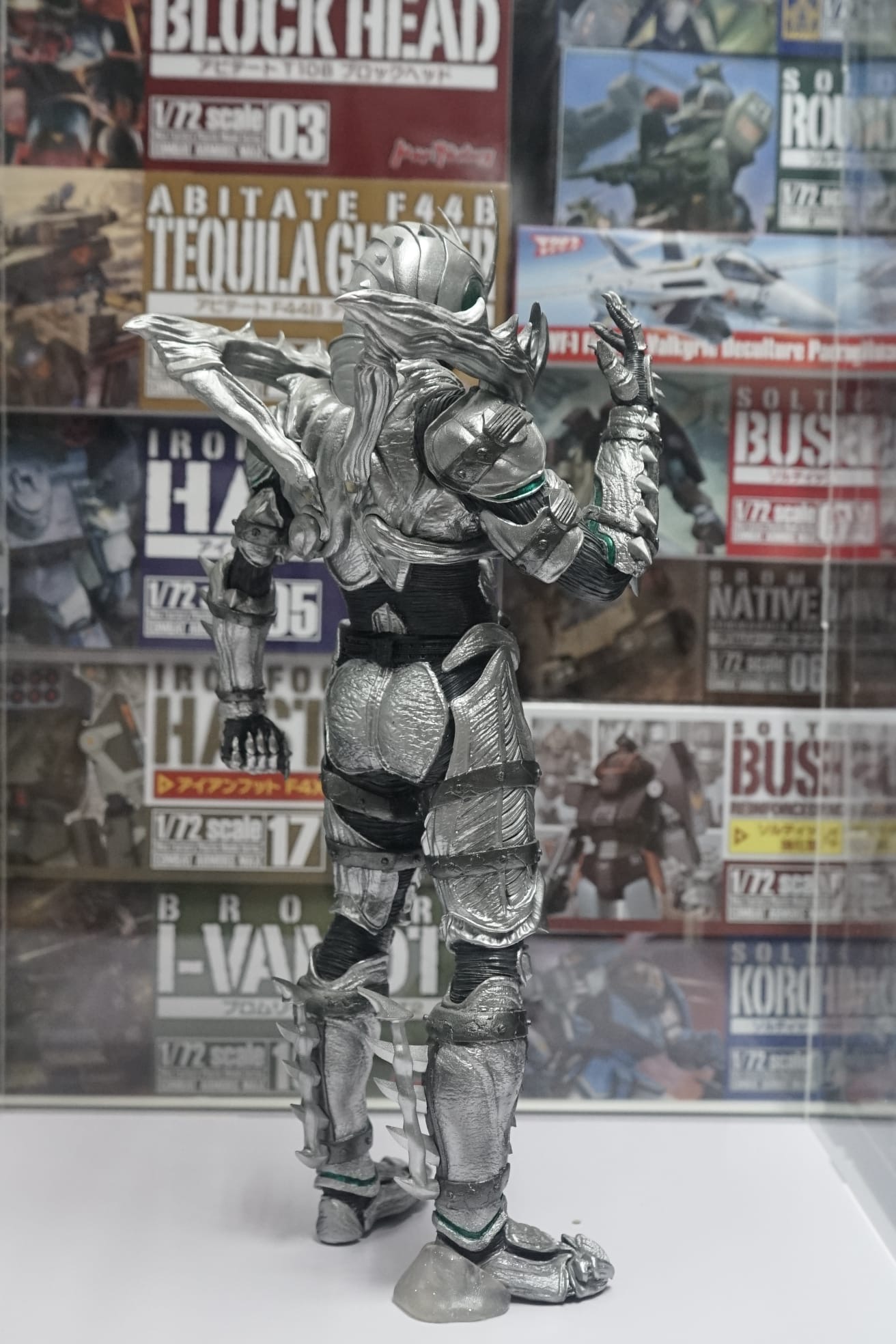 1/6 幪面超人影月(黑日) GK套件成品