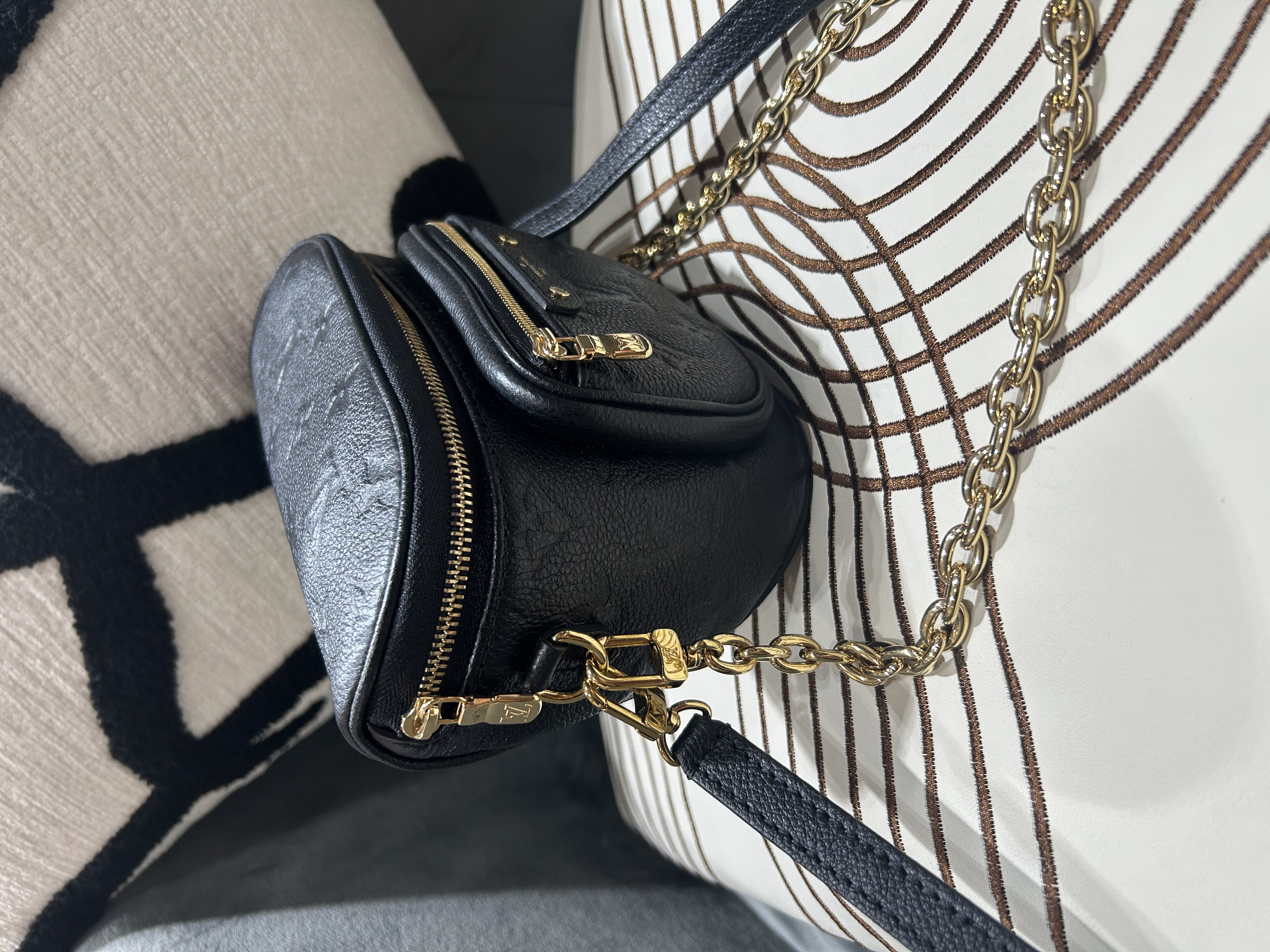Lv Mini Bumbag Shoulder Bag 黑色M46917 Black Calfskin Monogram Empreinte 100%Authentic ,98%new✅dust bag
