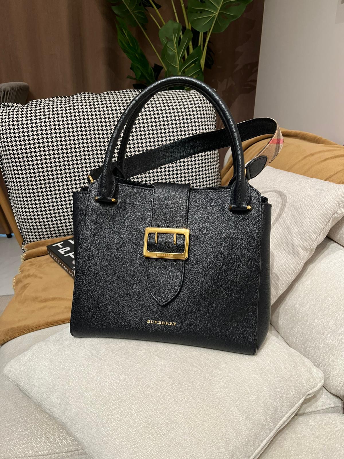 Burberry medium buckle tote bag  100%Authentic ,98%new✅塵袋