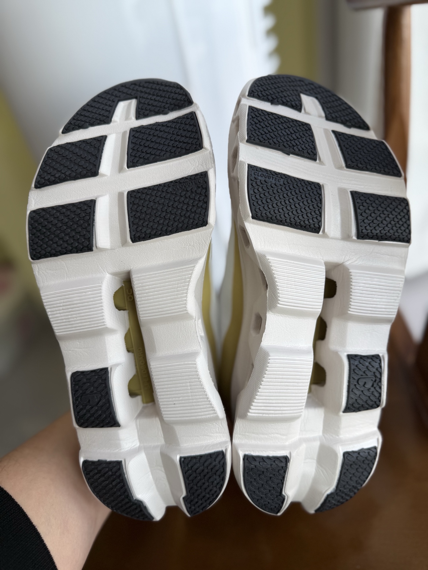 On Cloudmonster Void