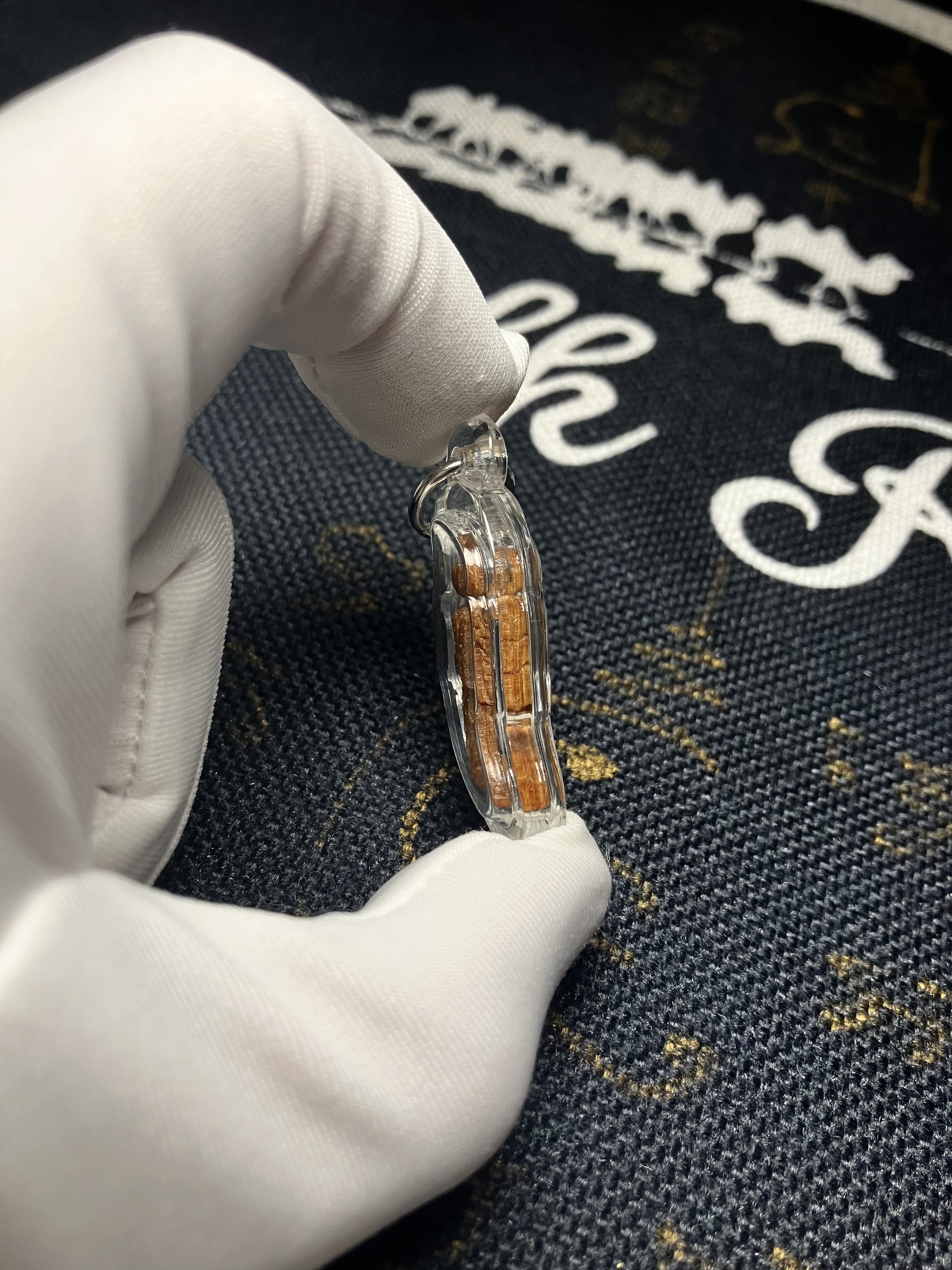 龍婆披贊  百年嫁龍神木 x 古法金舌人緣鳥🪵🕊️  附全高清防水殼｜師父親手寫符｜專屬經文及佩戴方法✨