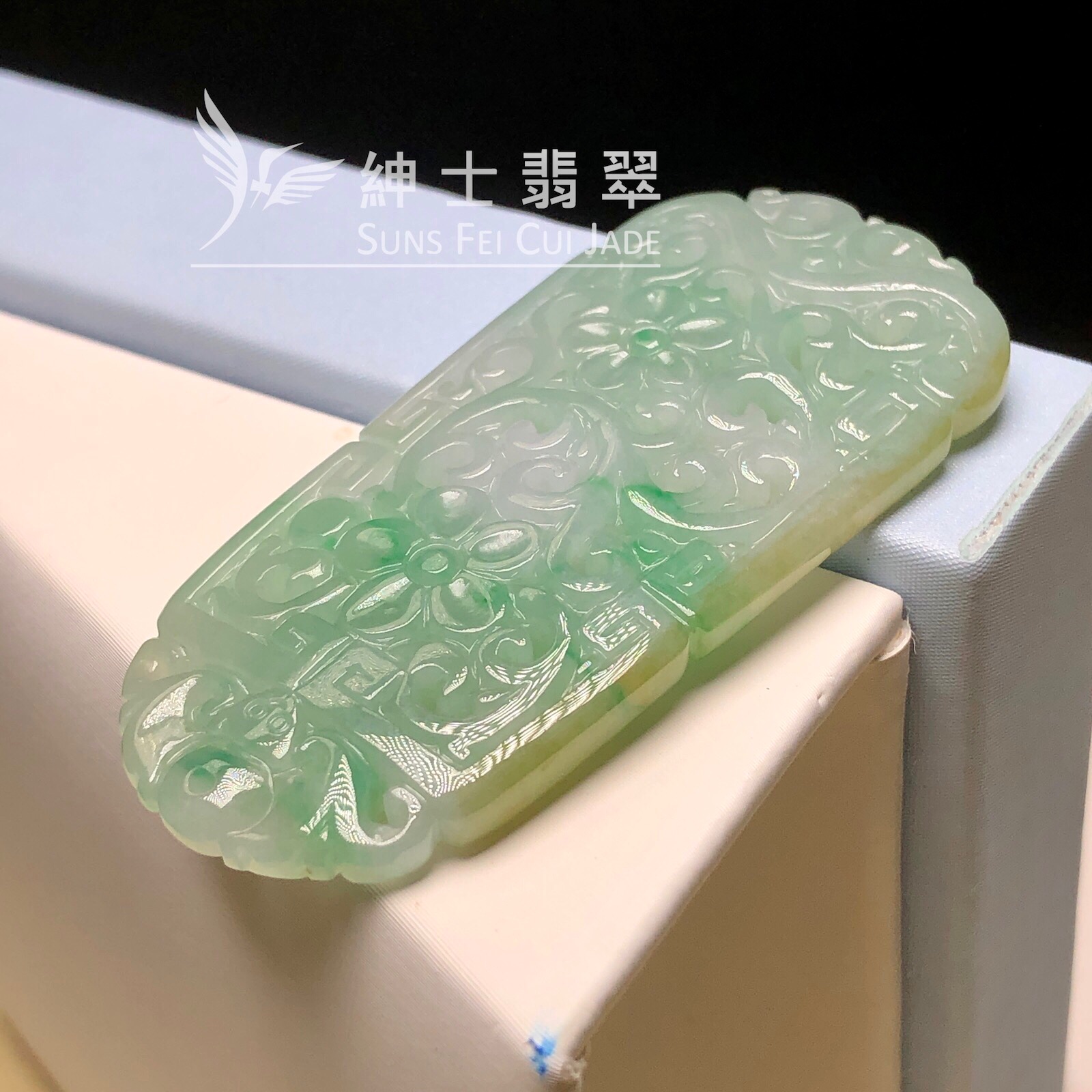 YK01087 黃加綠復古雕花牌 