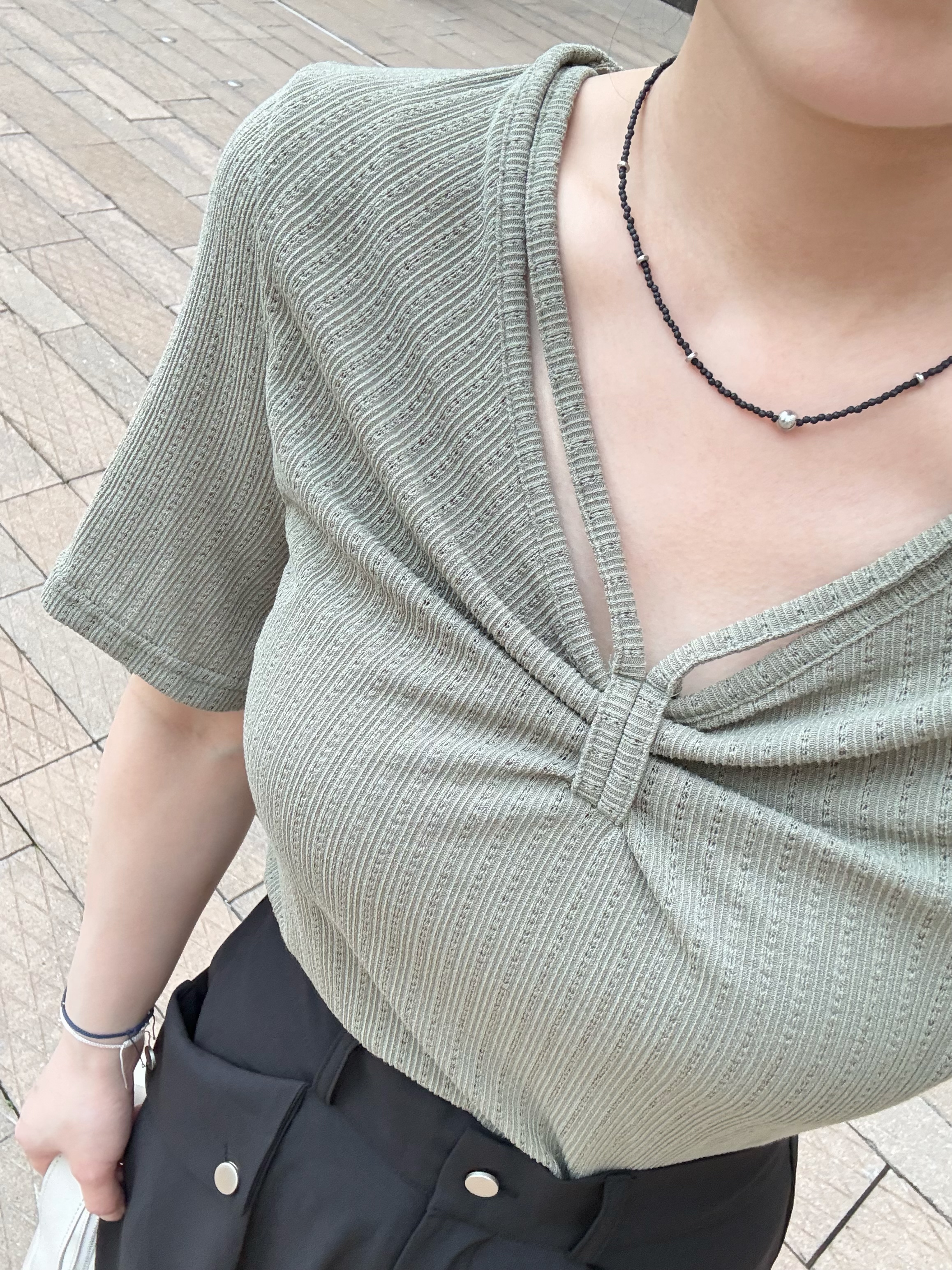 P72 剪領通花Tee