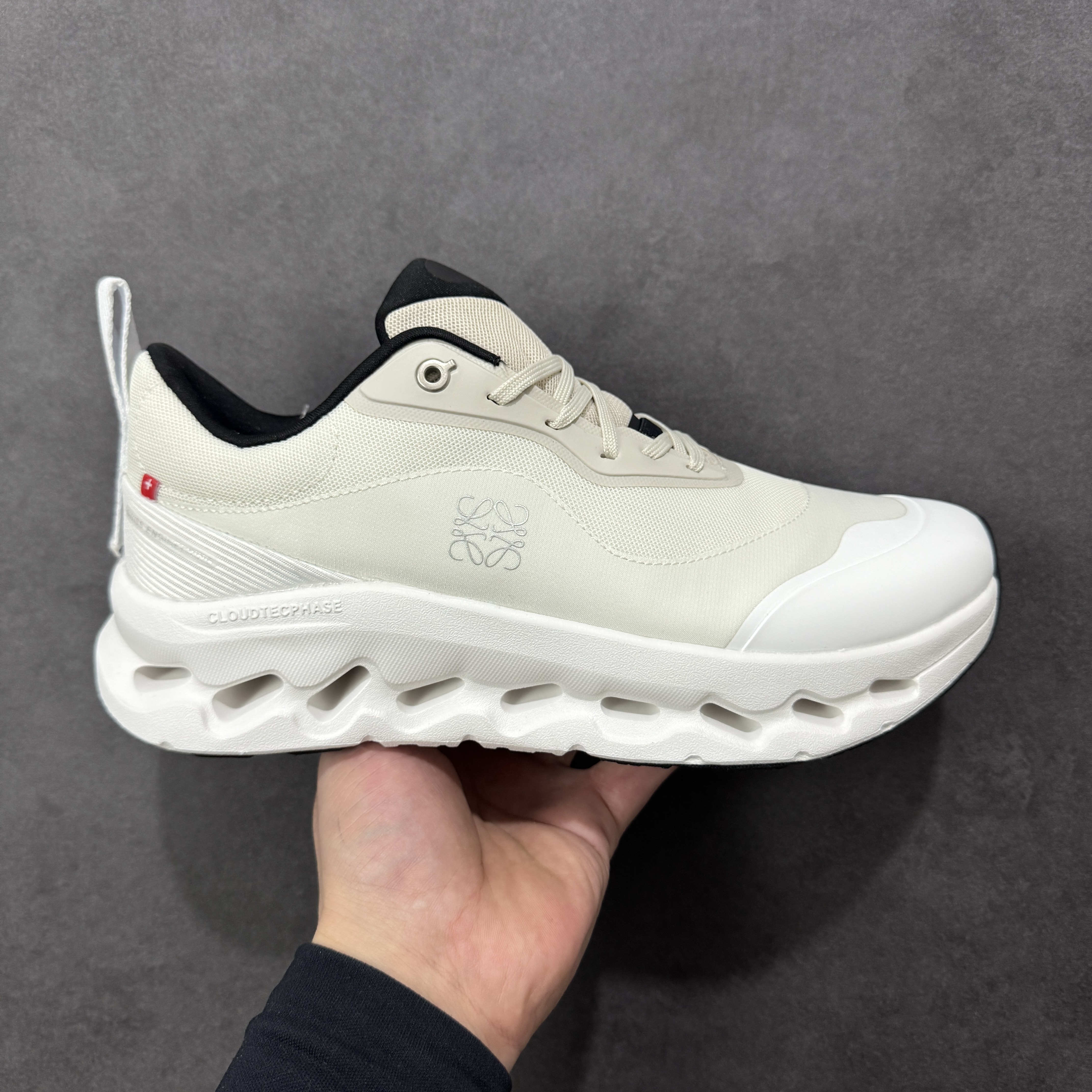 On Running Cloudtilt 2 LOEWE 