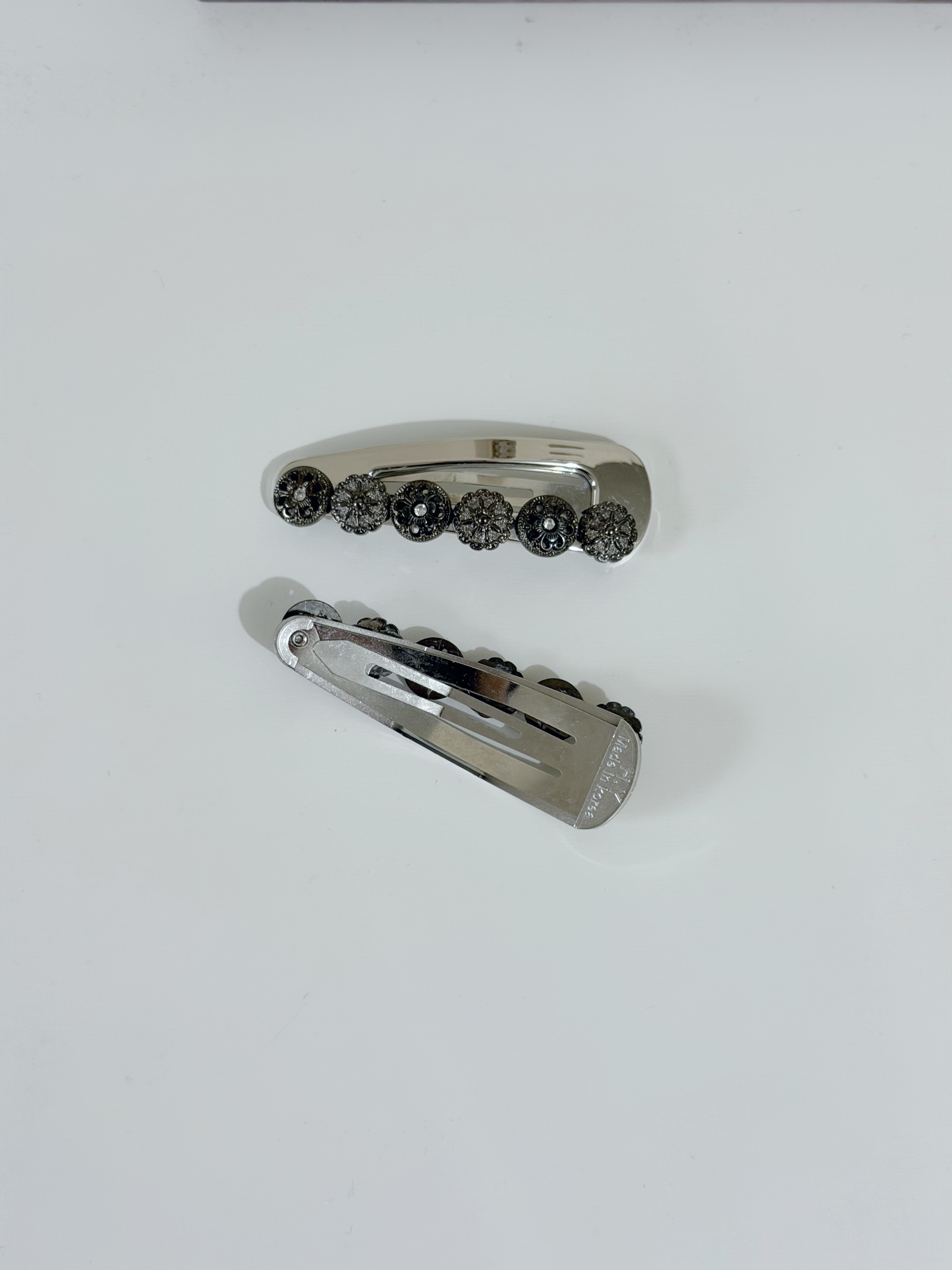 復古鈕扣髮夾/鏡面銀色 6cm長