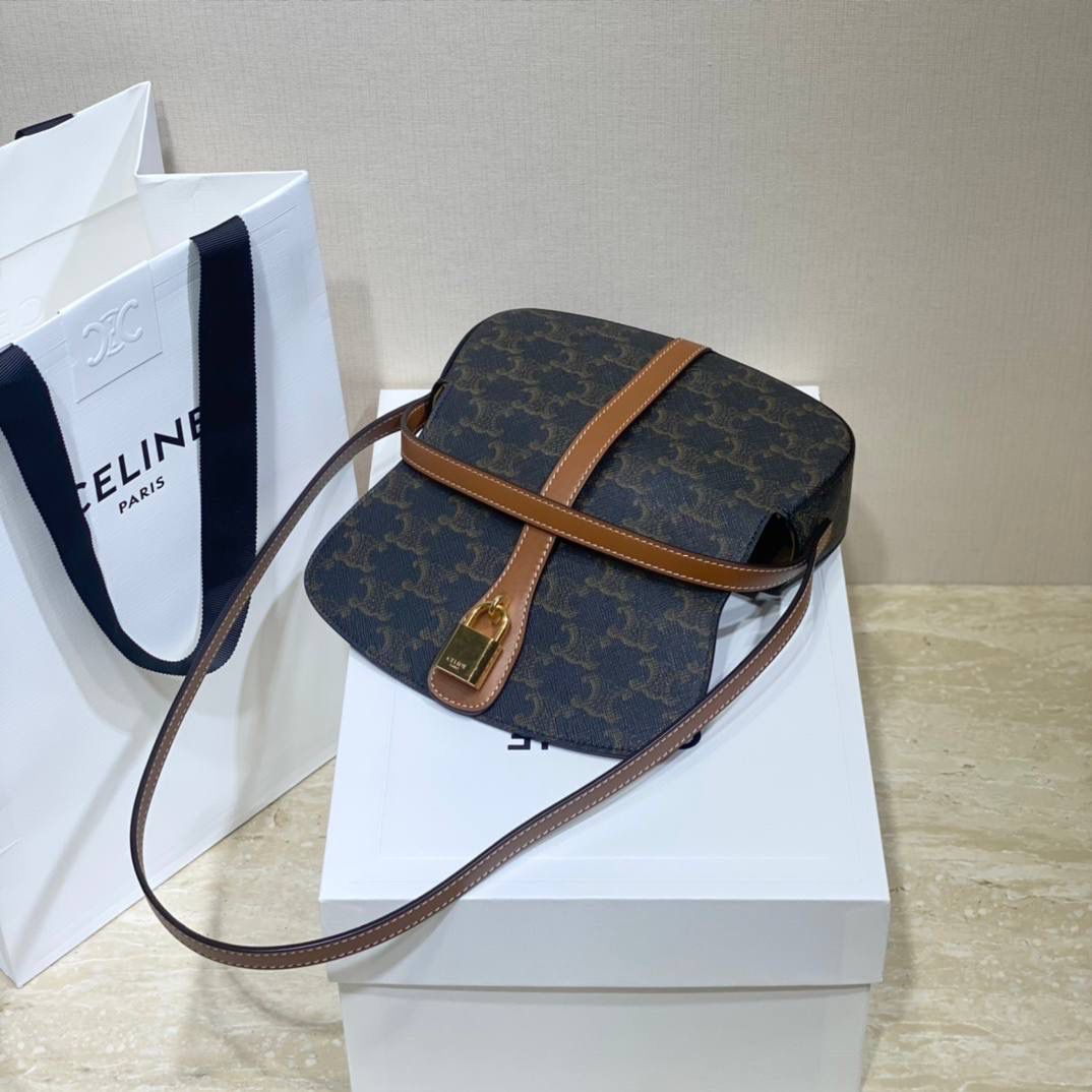 🔥大货实拍图 𝗖𝗘𝗟𝗜𝗡𝗘 ♥ 𝗧𝗔𝗕𝗢𝗨 𝗖𝗟𝗨𝗧𝗖𝗛 型号：10I592 尺寸：18*8*5cm