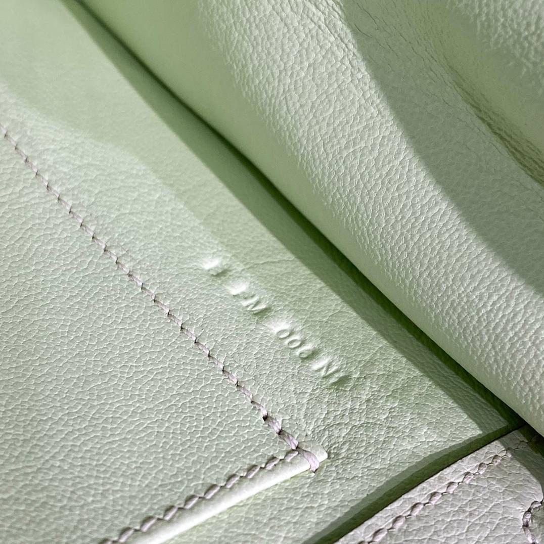 『气泡绿·银』 ‘’Kᴇʟʟʏ ᴅᴀɴsᴇ • Evercolor 🎀 时尚圈就是一个圆！ 最厉害的就是六种背法： 斜背、侧背、肩背、腰包、背包、手包 集美们一定要安排起来‼️ 22Cm