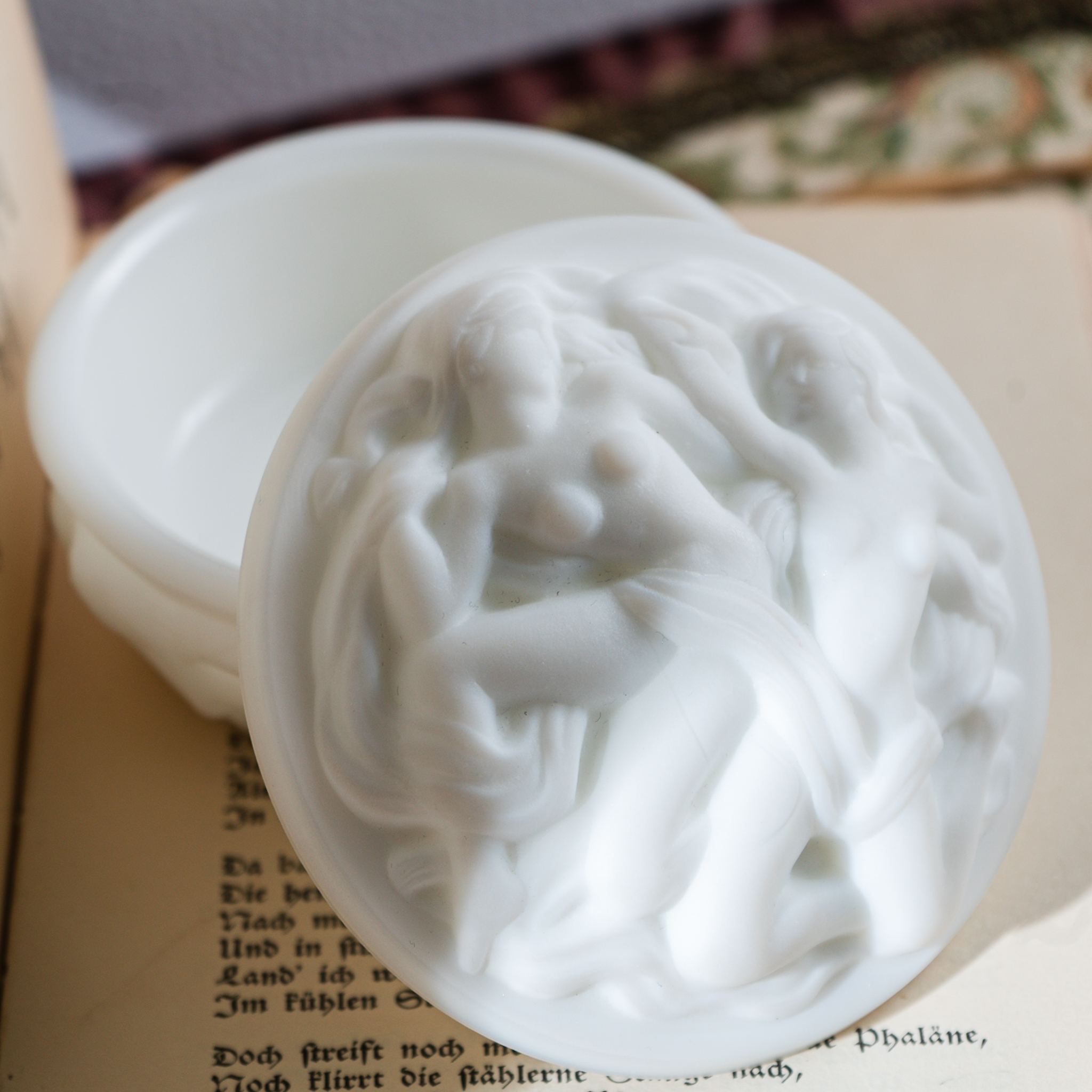 Rare! 1960s New Old Stock West German Nude Goddess 3D Sculpture Milk Glass Trinket Box(MZ017)