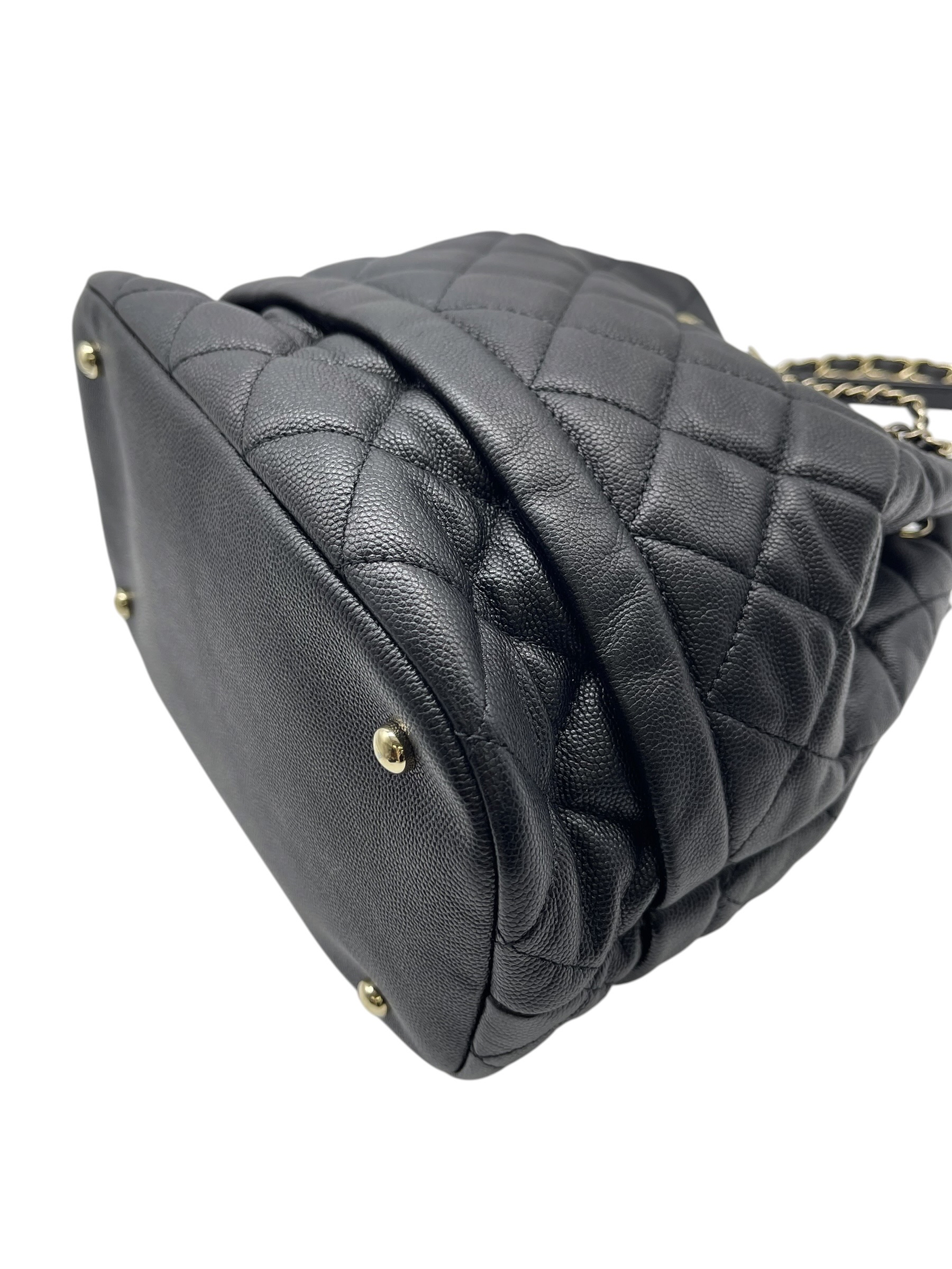Pre-owned Chanel Rolled Up Bucket Bag / Product Code: 072901