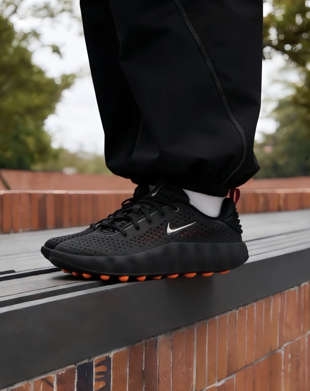 Nike Mind 002 Black Hyper Crimson HQ4310-001 HQ4308-001