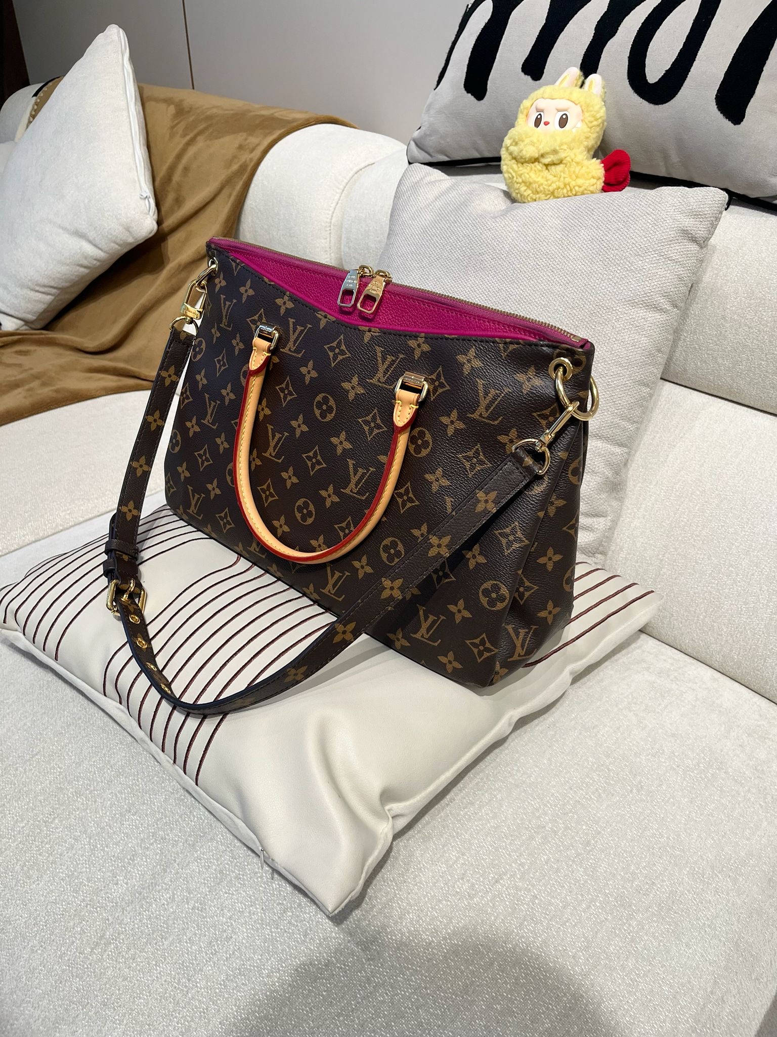 LV Pallas MM Monogram 100%Authentic, 98%New ✅Strap ✅Dust bag