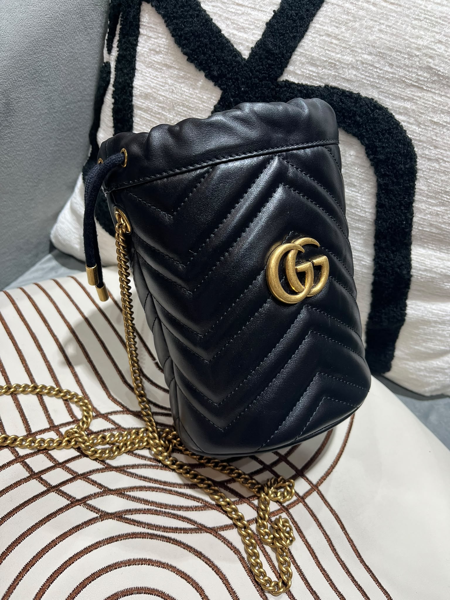 全新 GUCCI GG Marmont mini matelassé leather bucket bag 黑色牛皮水桶斜孭袋 100%Authentic, 全新未使用品 ✅dust bag✅box